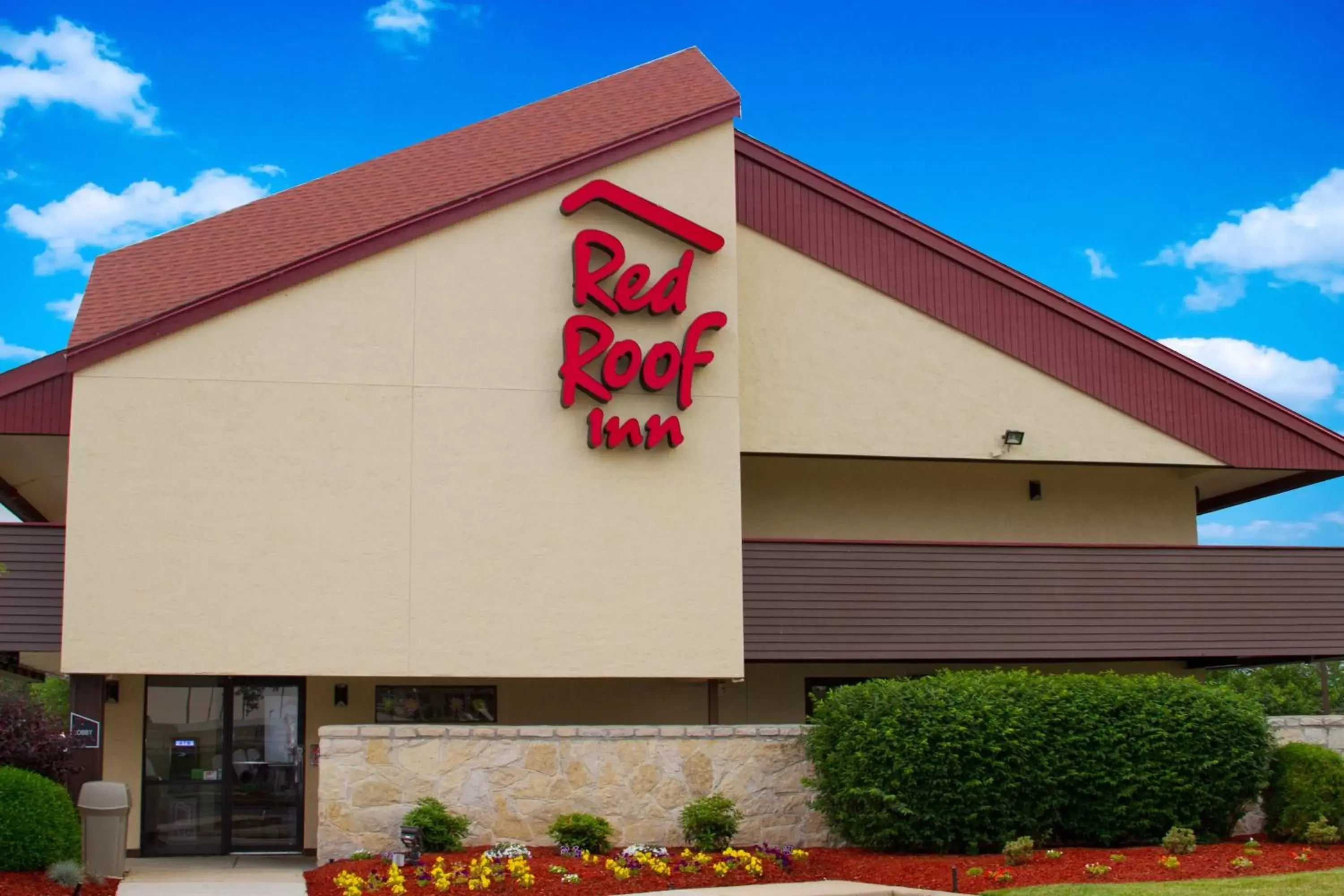 Property building, Facade/Entrance in Red Roof Inn Aberdeen