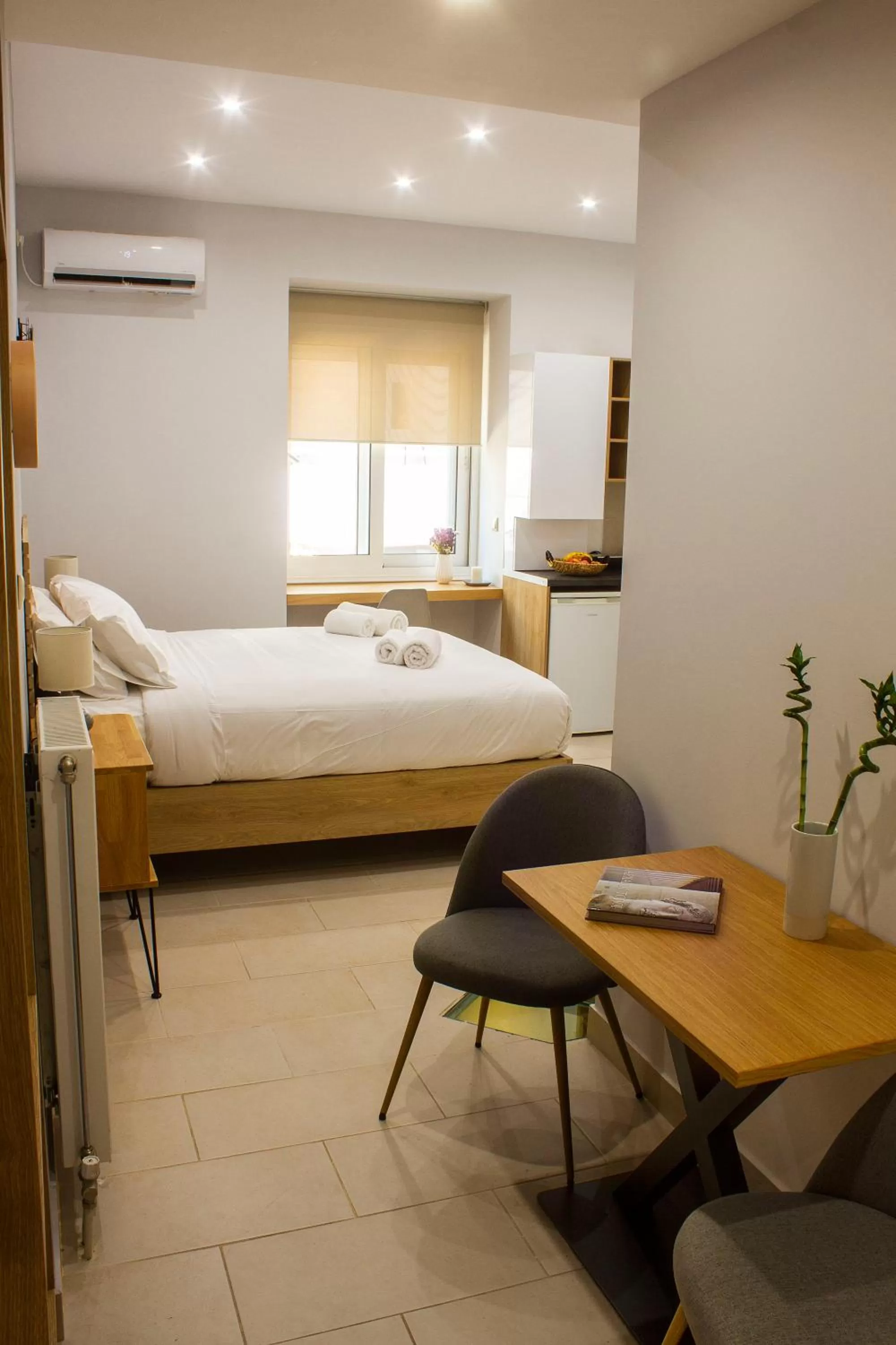 Photo of the whole room, Bed in 12 Keys Athens Apartments