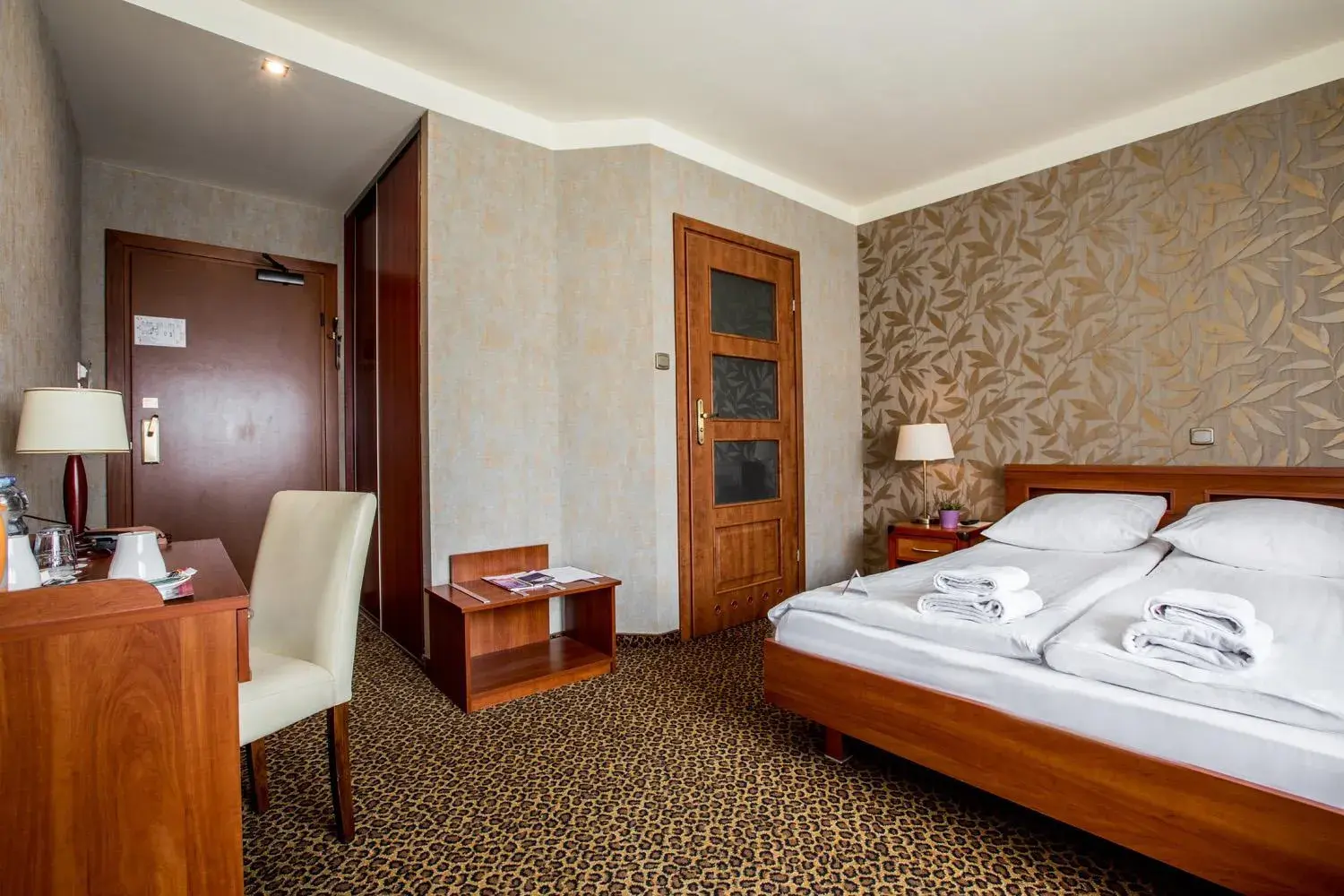 Bed in Hotel Diament Vacanza Katowice - Siemianowice