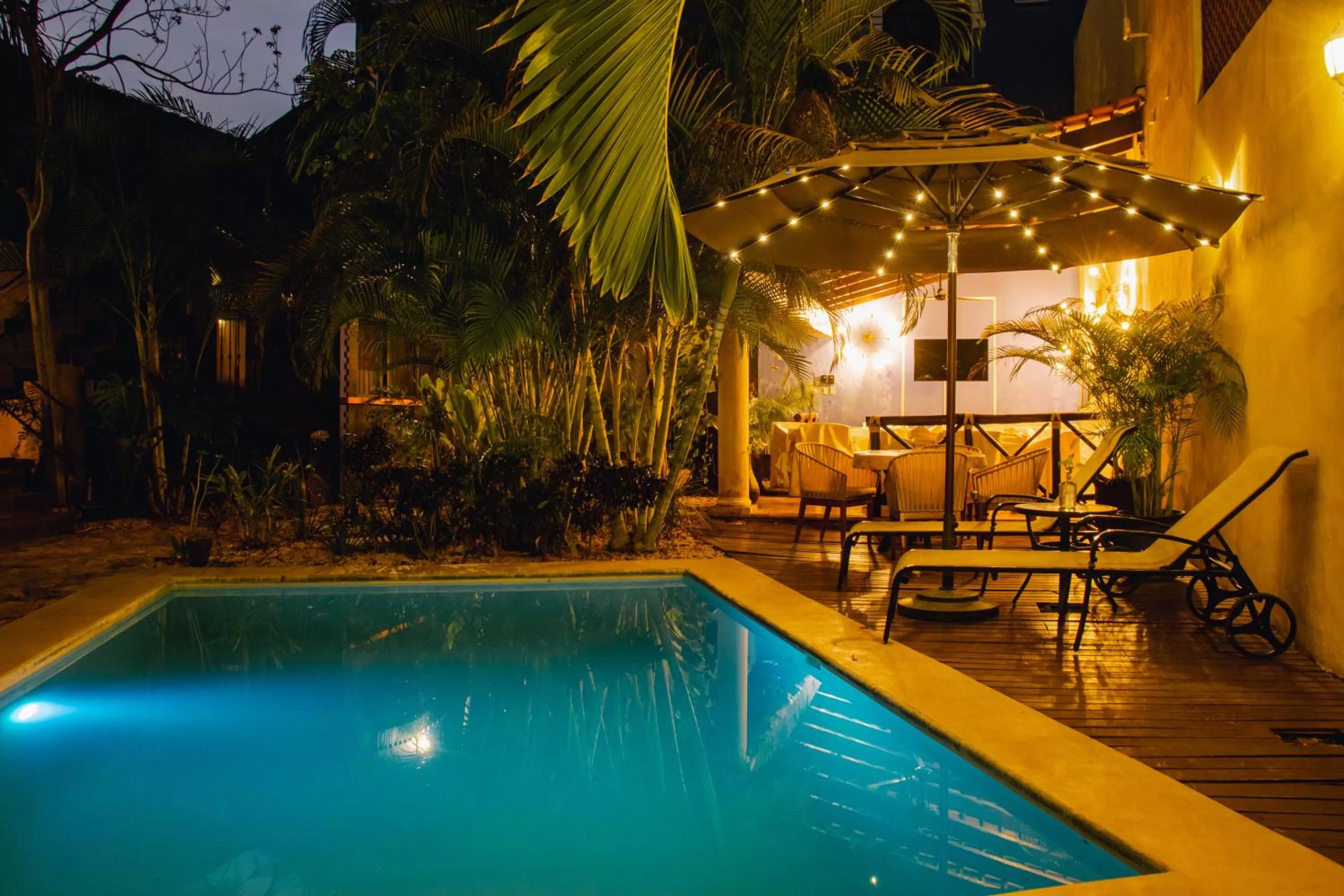 Night in Hotel Marionetas