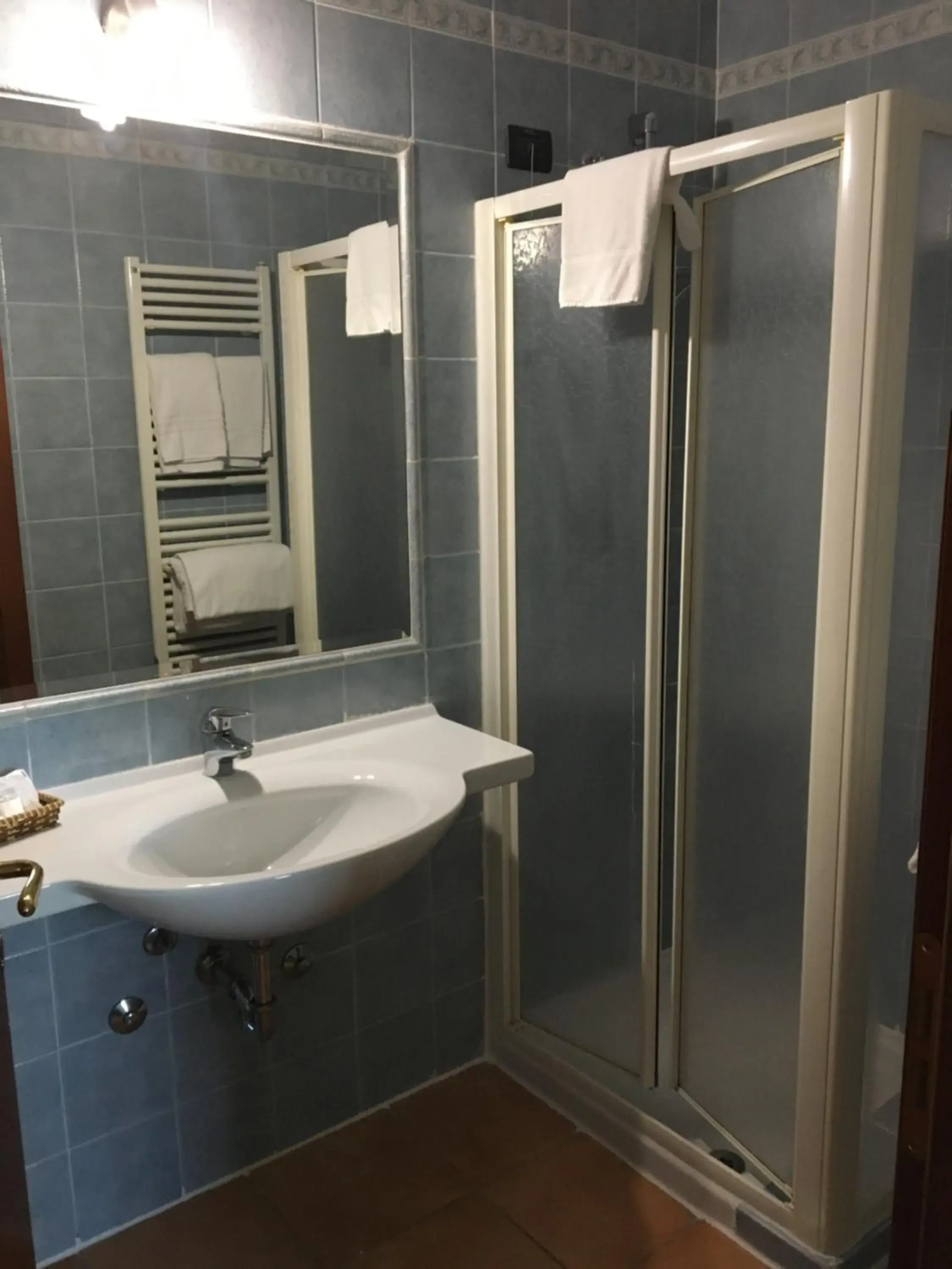 Bathroom in Hotel Conte Luna