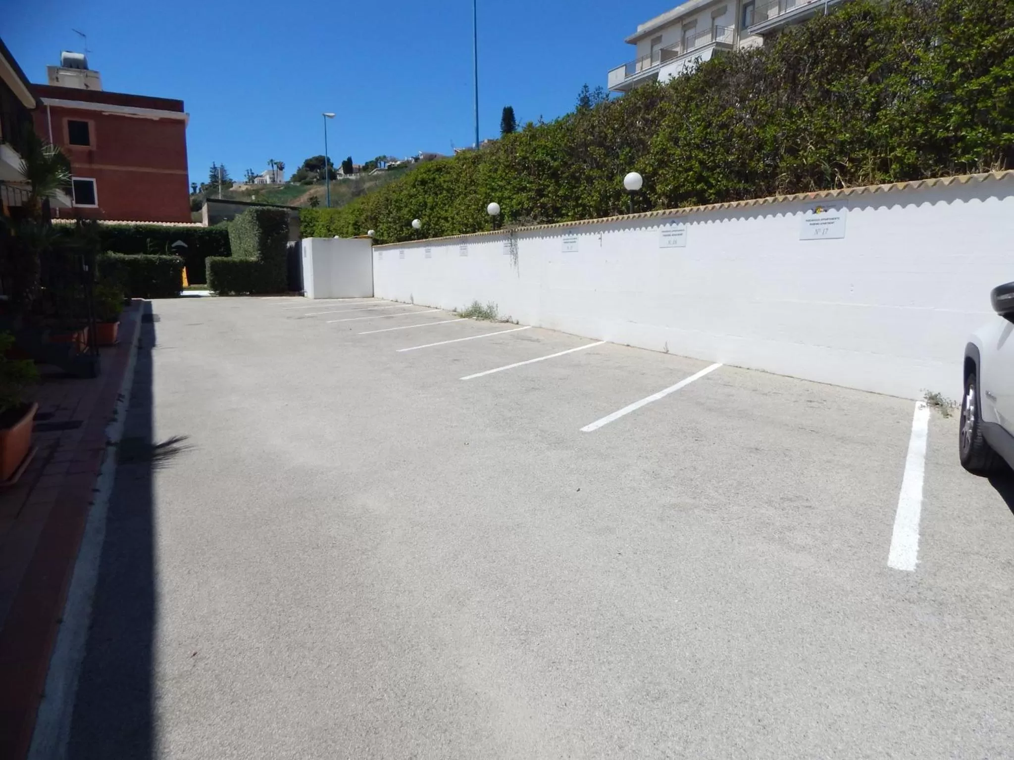 Parking in Case Vacanze Ancora