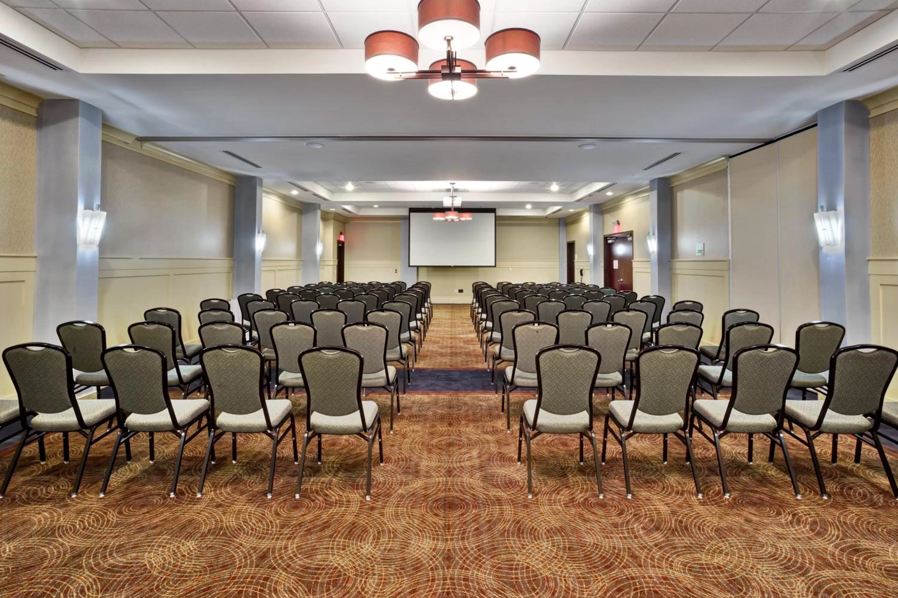 Meeting/conference room in Holiday Inn Detroit Metro Airport by IHG