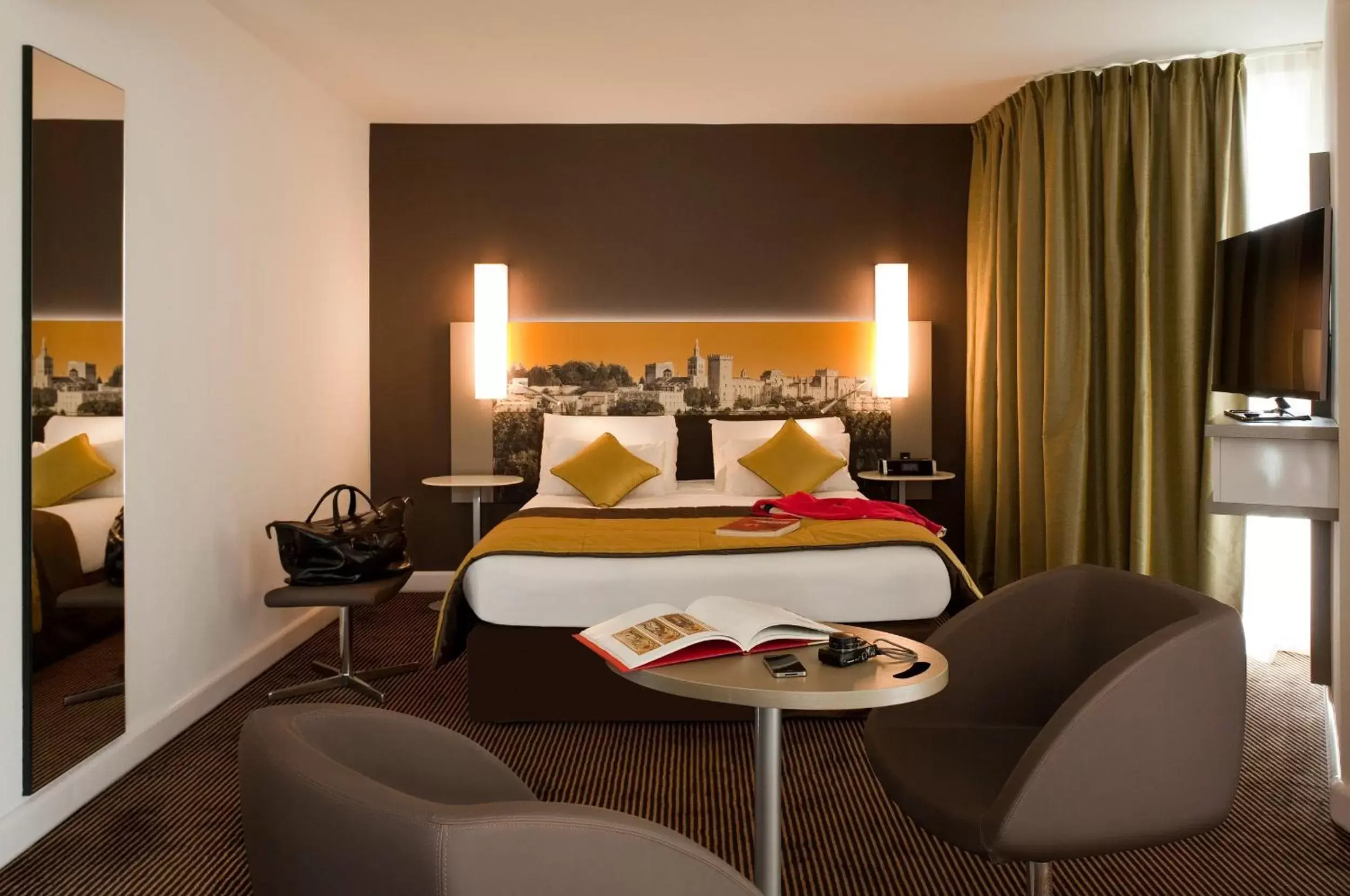 Bedroom, Bed in Mercure Avignon Centre Palais des Papes Bedroom, Bed in Mercure Avignon Centre Palais des Papes