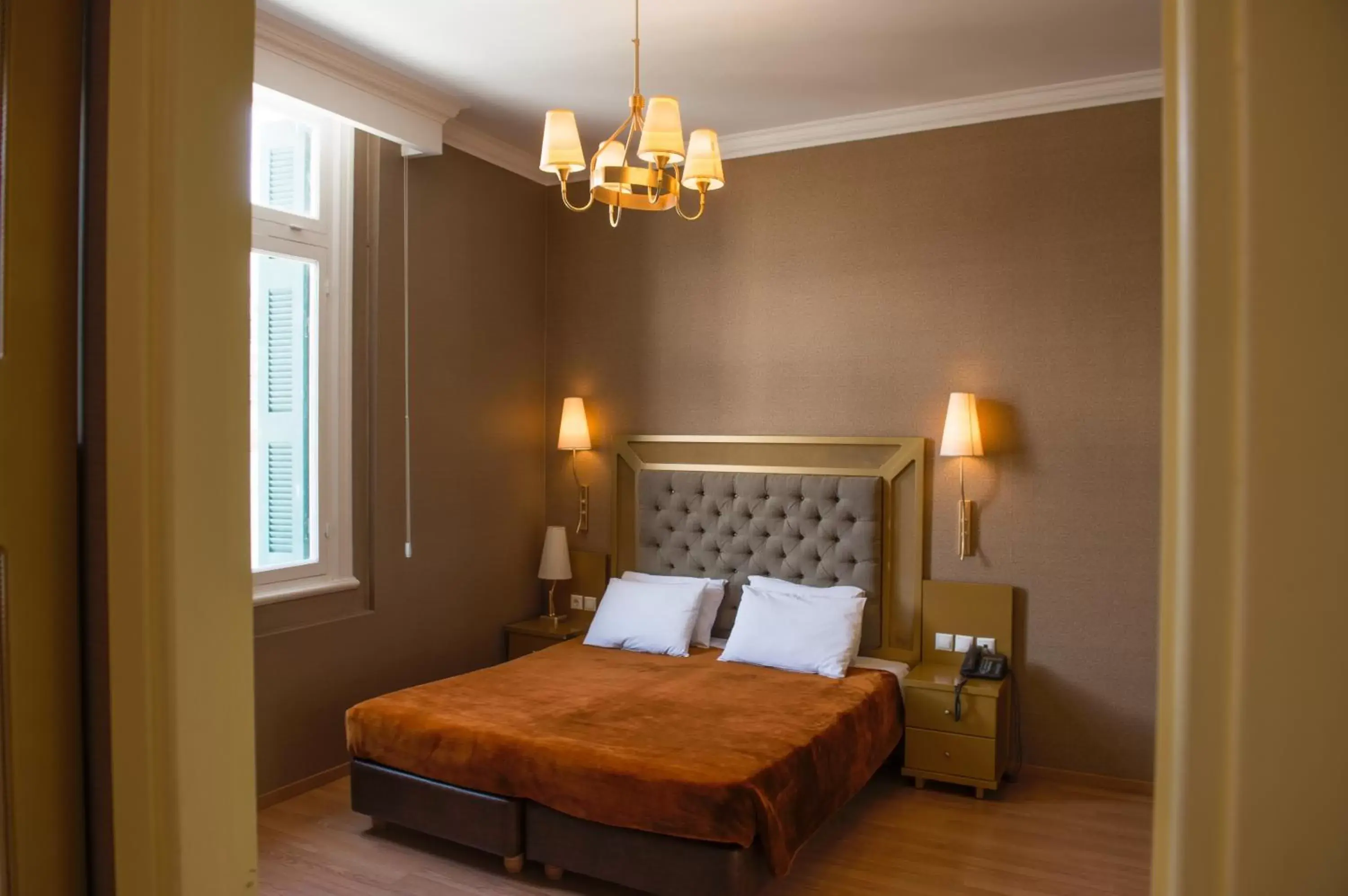 Bedroom, Bed in Delphi Art Hotel