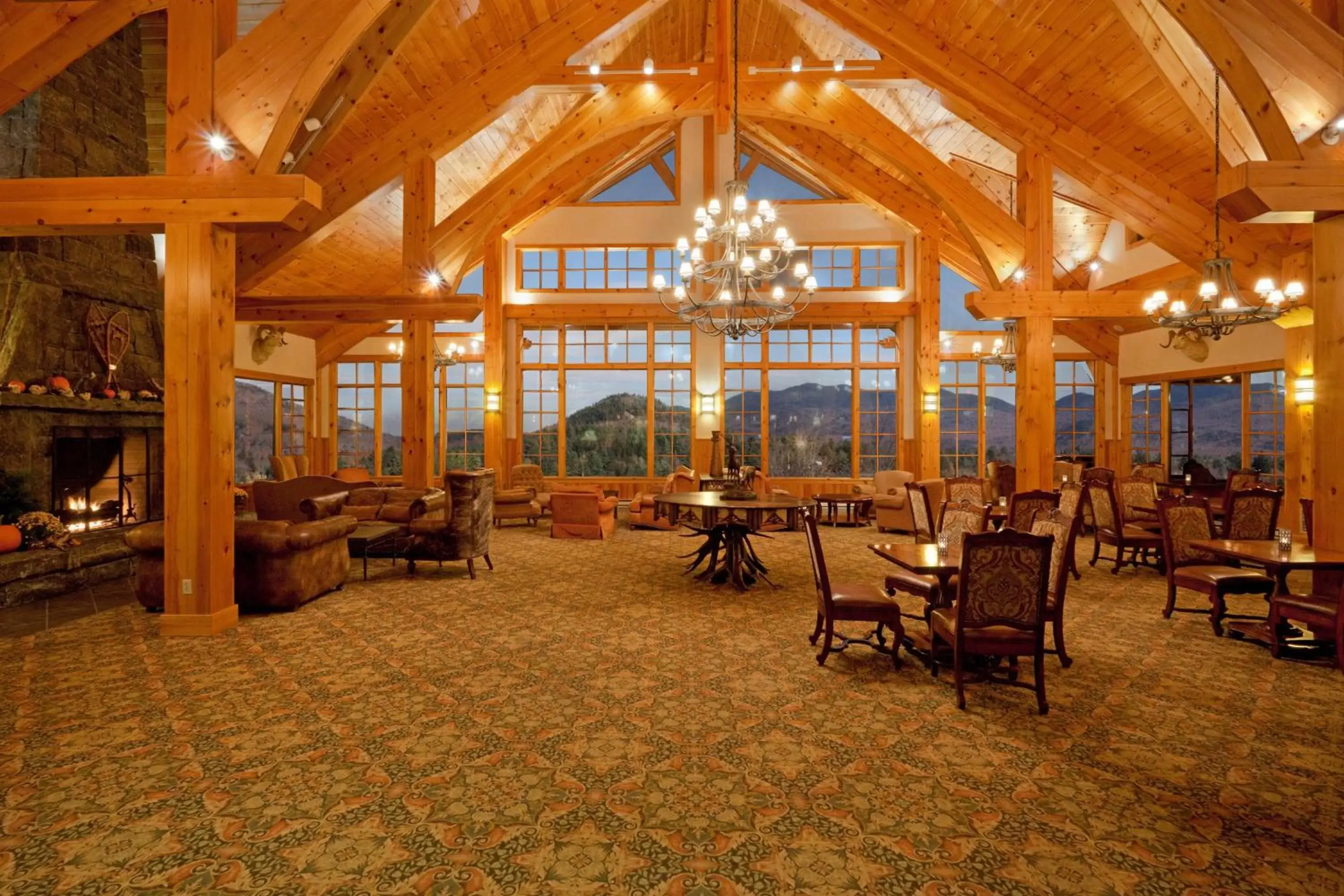 Lobby or reception, Restaurant/Places to Eat in Crowne Plaza Lake Placid, an IHG Hotel