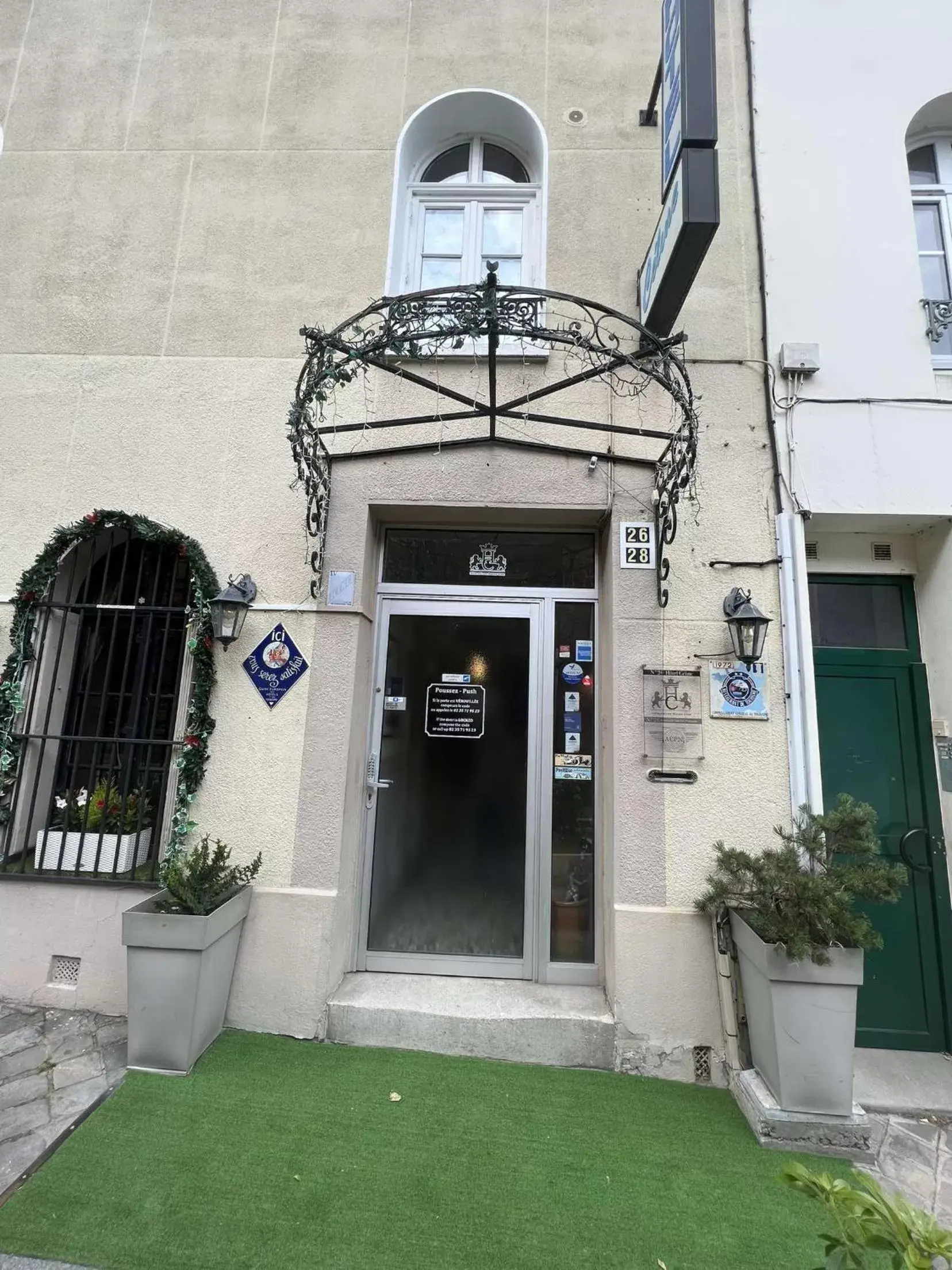 Facade/entrance in Hôtel Céline - Hôtel de la Gare