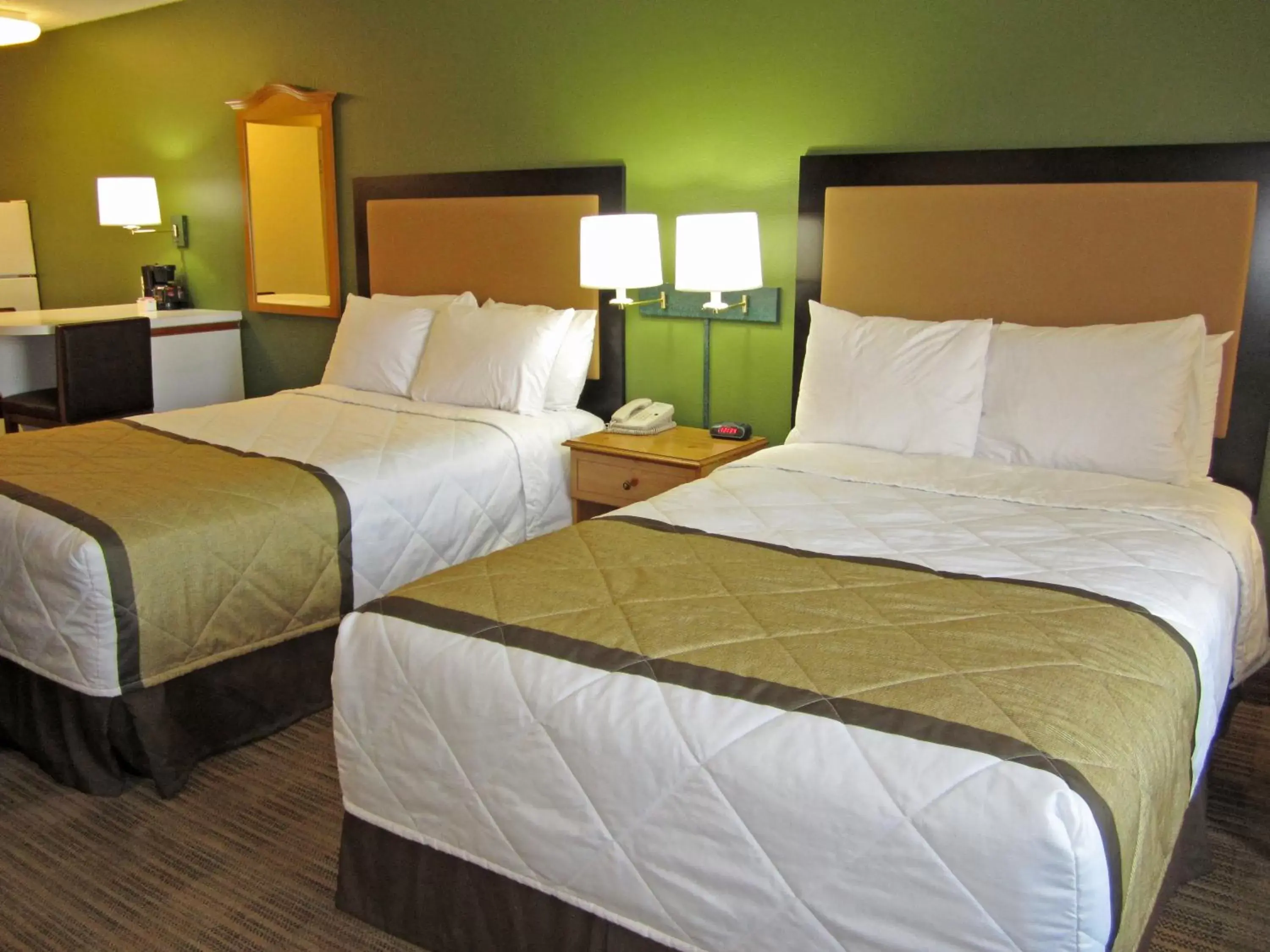 Bed in Extended Stay America Suites - Atlanta - Perimeter - Hammond Drive