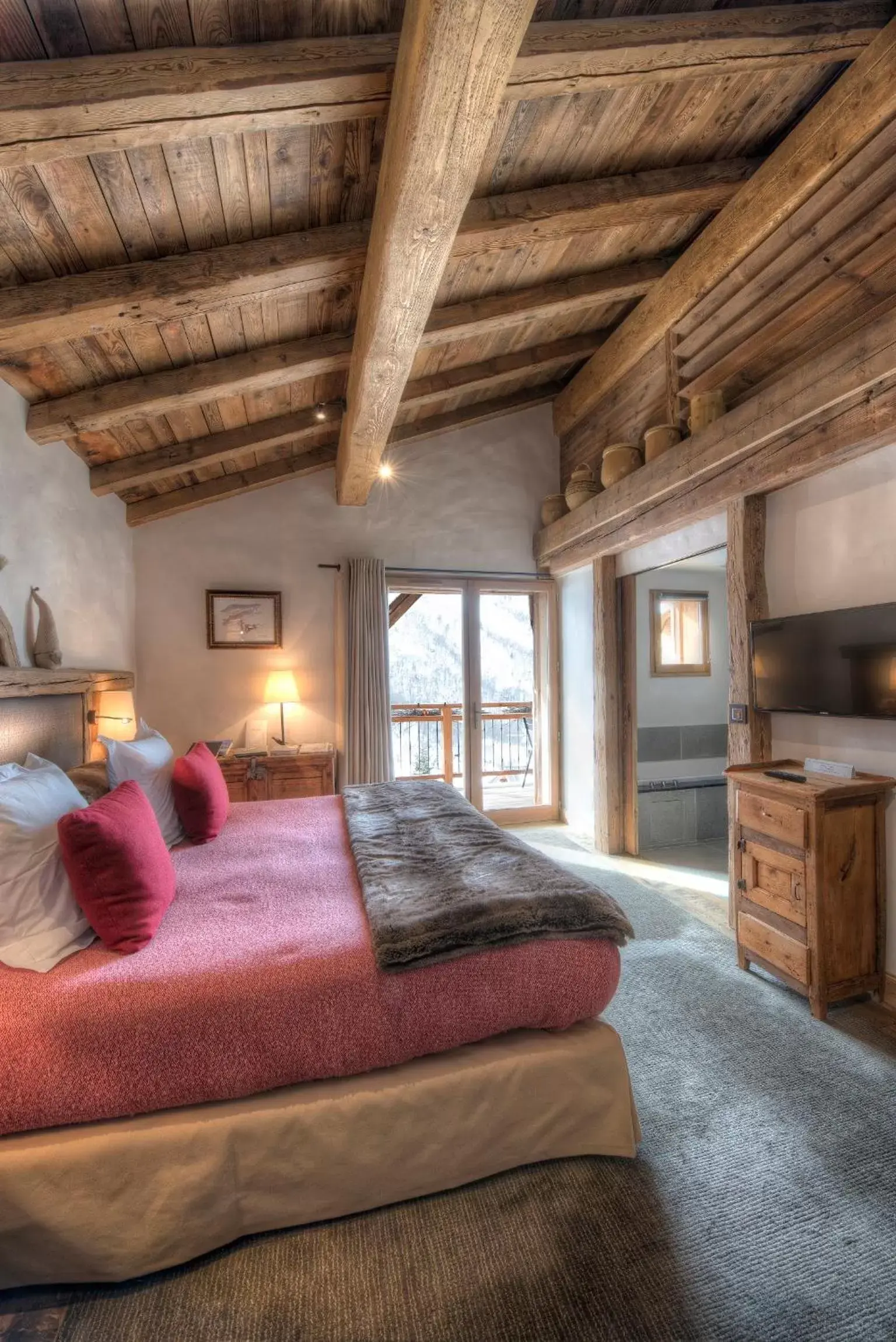 Bedroom, Room Photo in Hotel Restaurant La Bouitte - Relais & Châteaux - 3 étoiles Michelin