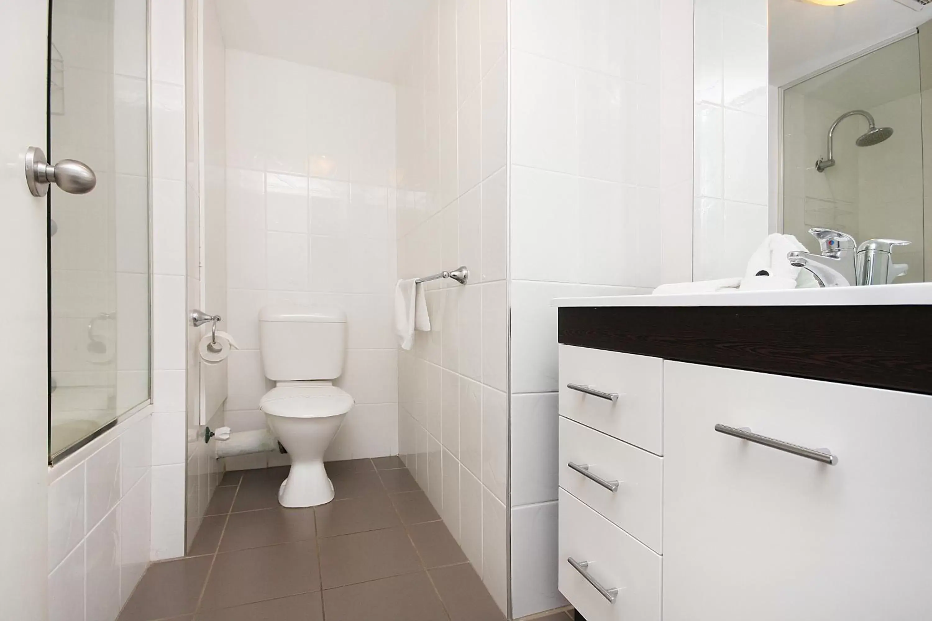 Bathroom in Spindrift on the Beach - Absolute Beachfront