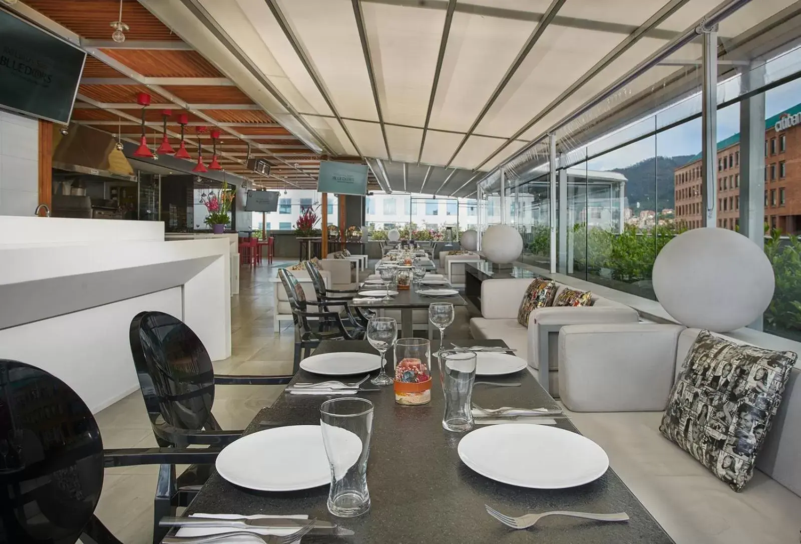 Balcony/Terrace, Restaurant/Places to Eat in Hotel 100 Luxury Suites by Preferred