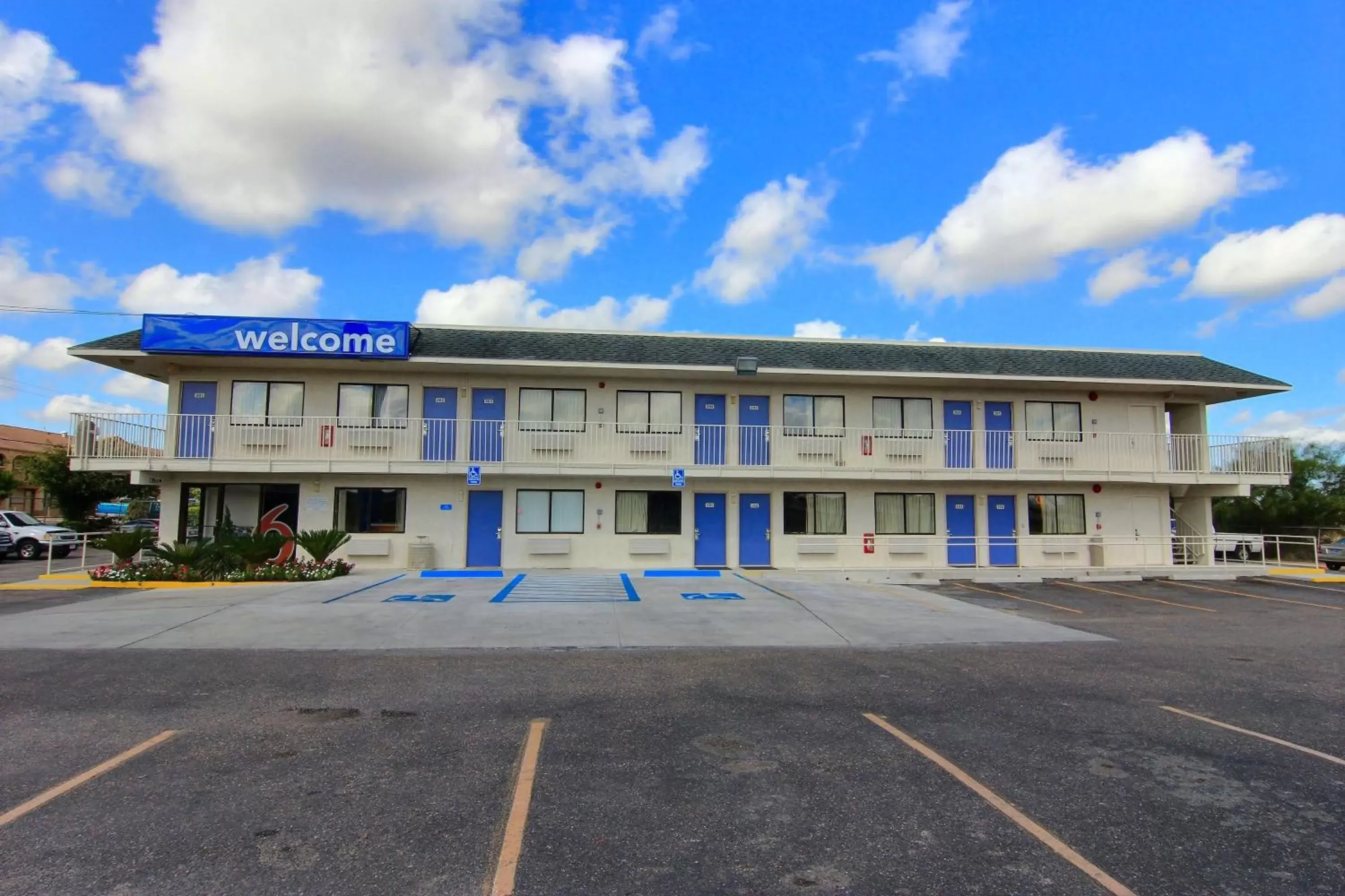 Property Building in Motel 6-Kingsville, TX