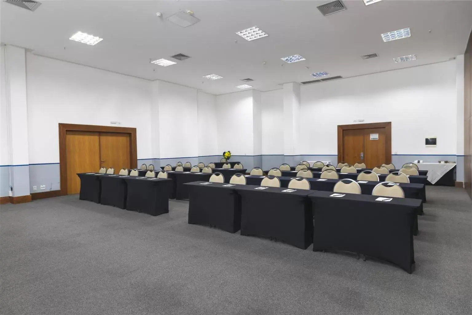 Meeting/conference room in Golden Tulip Porto Vitória