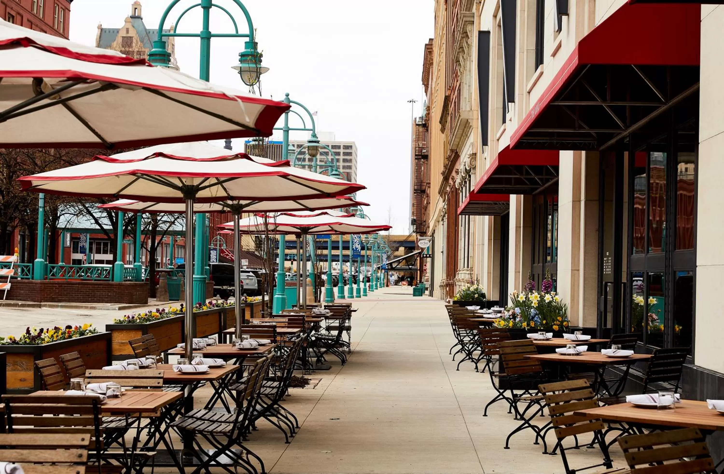 Restaurant/places to eat in Kimpton Journeyman Hotel by IHG