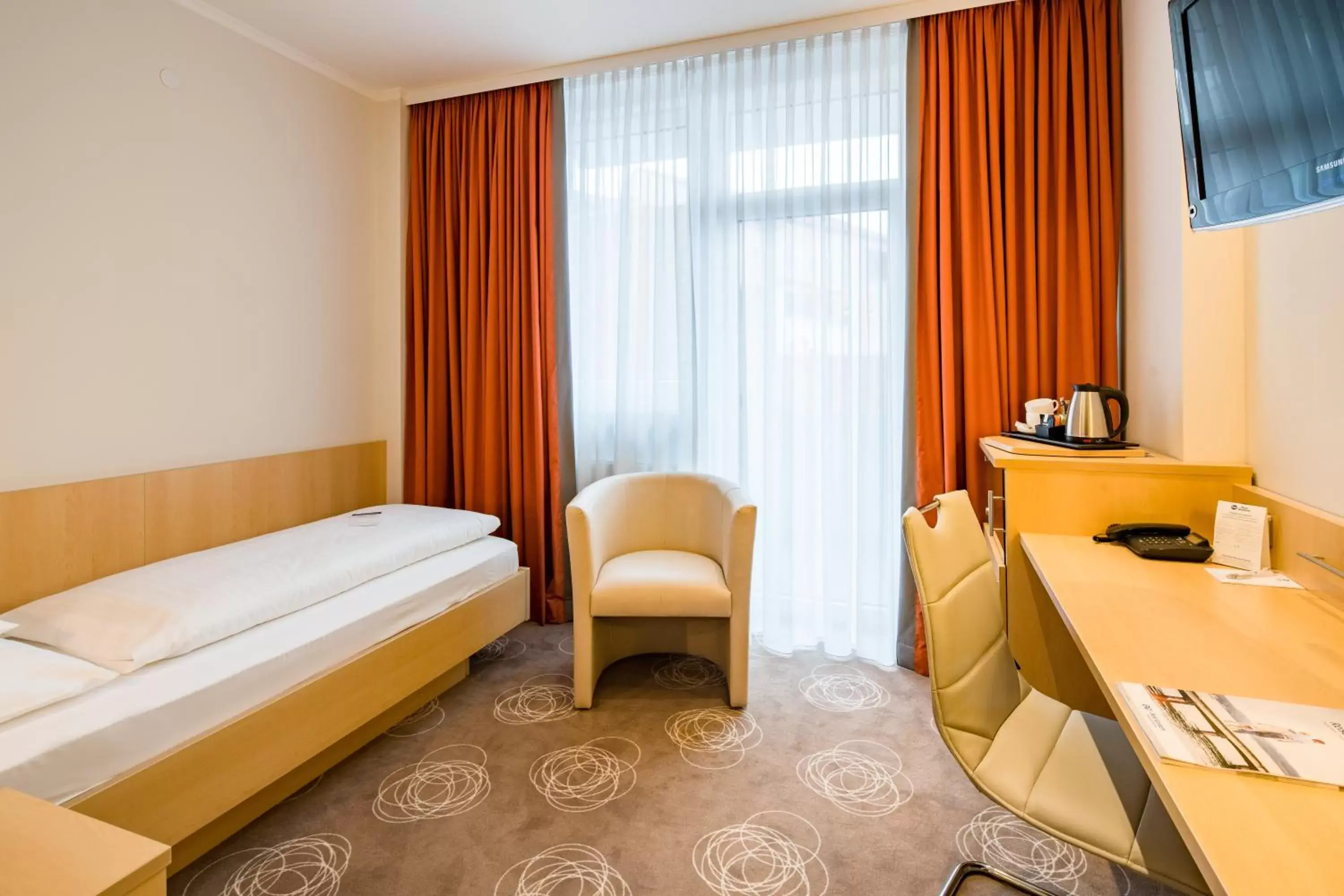 Photo of the whole room, Bed in Best Western City Hotel Braunschweig