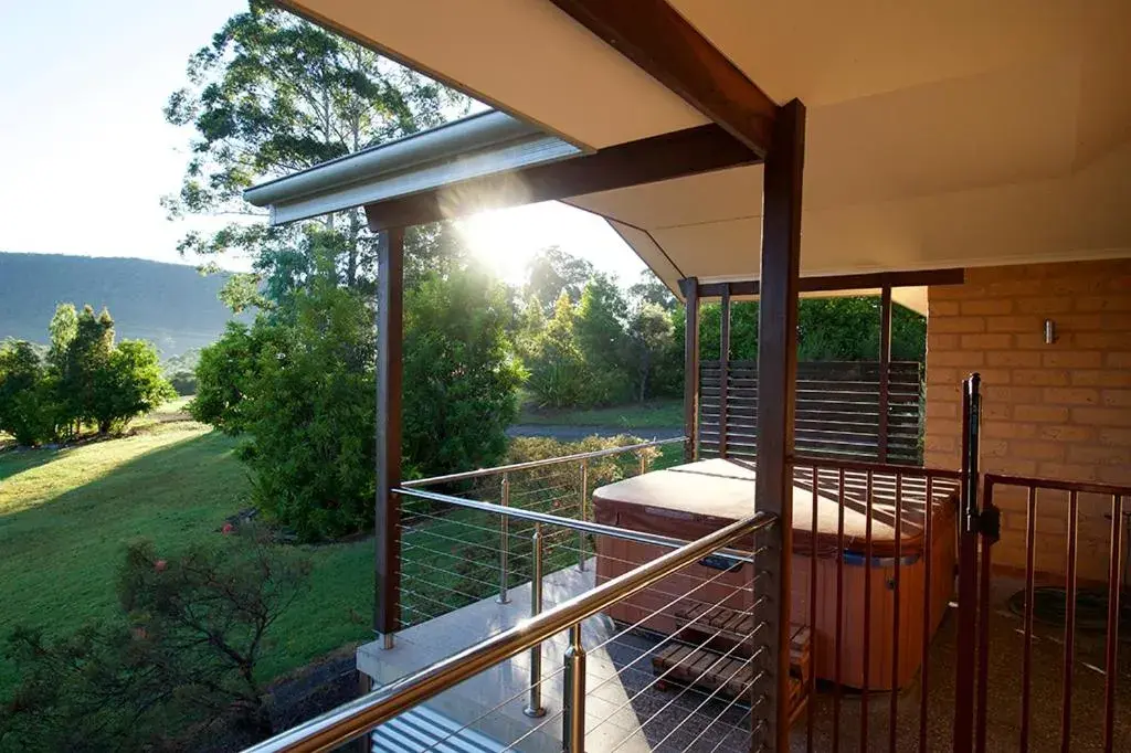 Hot Tub, Balcony/Terrace in Clarendon Forest Retreat