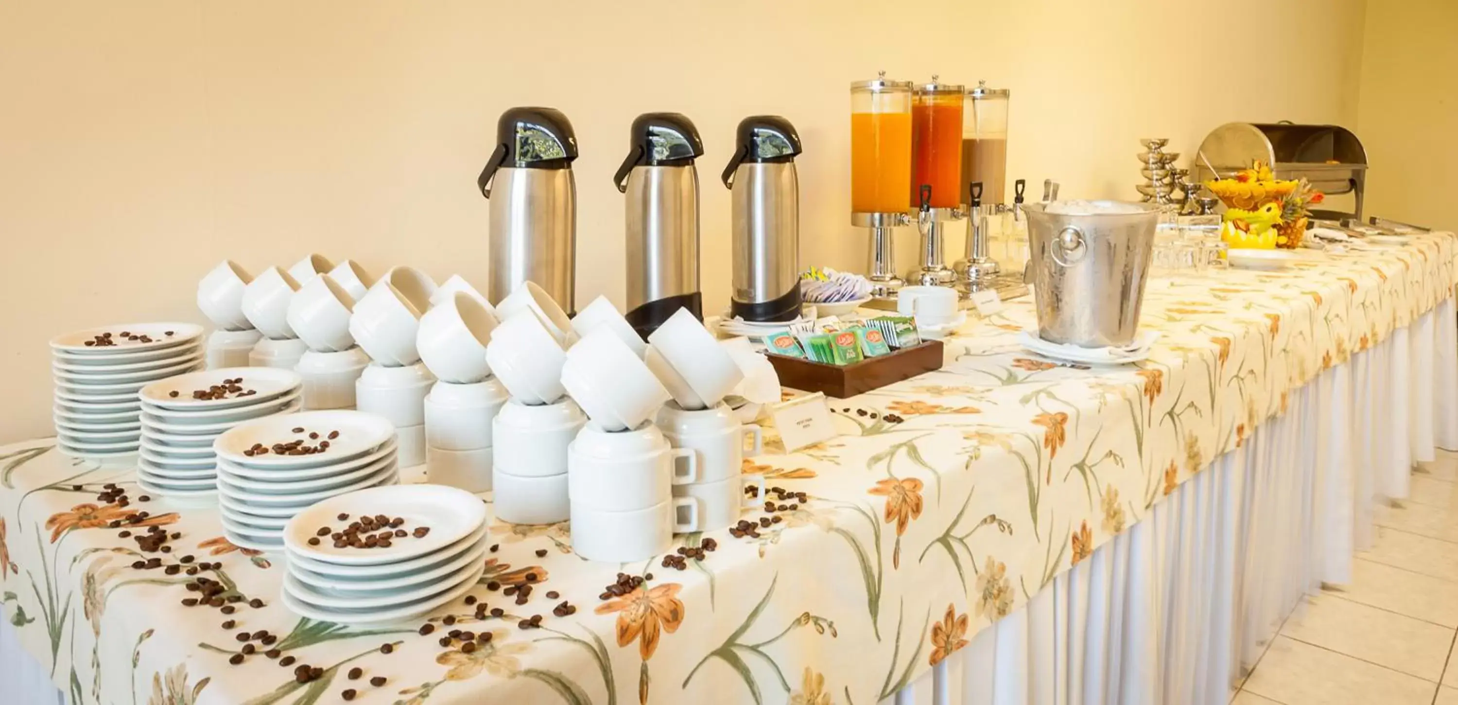 Coffee/tea facilities in Euro Suite Recife Boa Viagem