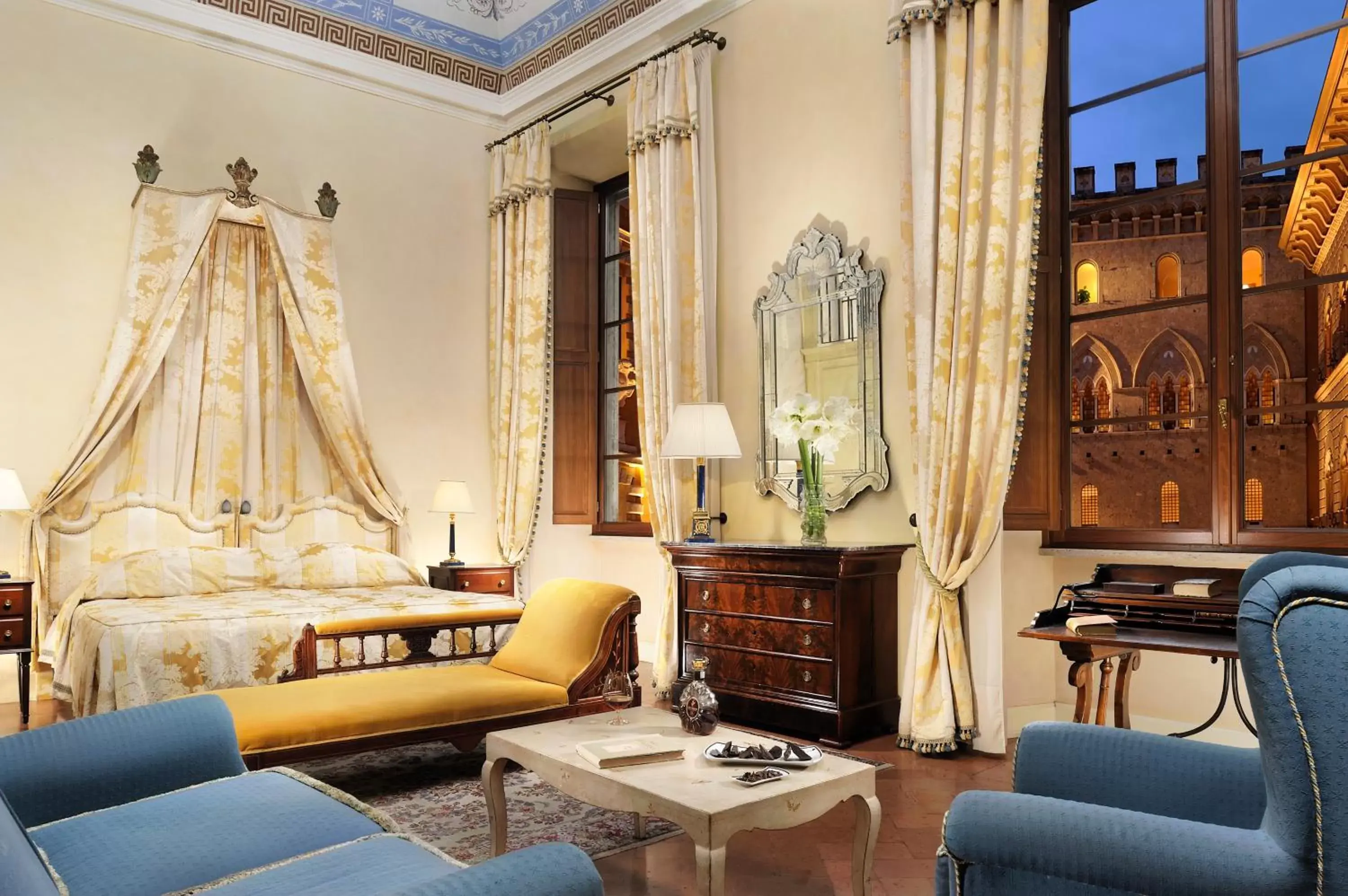 Photo of the whole room, Seating Area in Grand Hotel Continental Siena - Starhotels Collezione