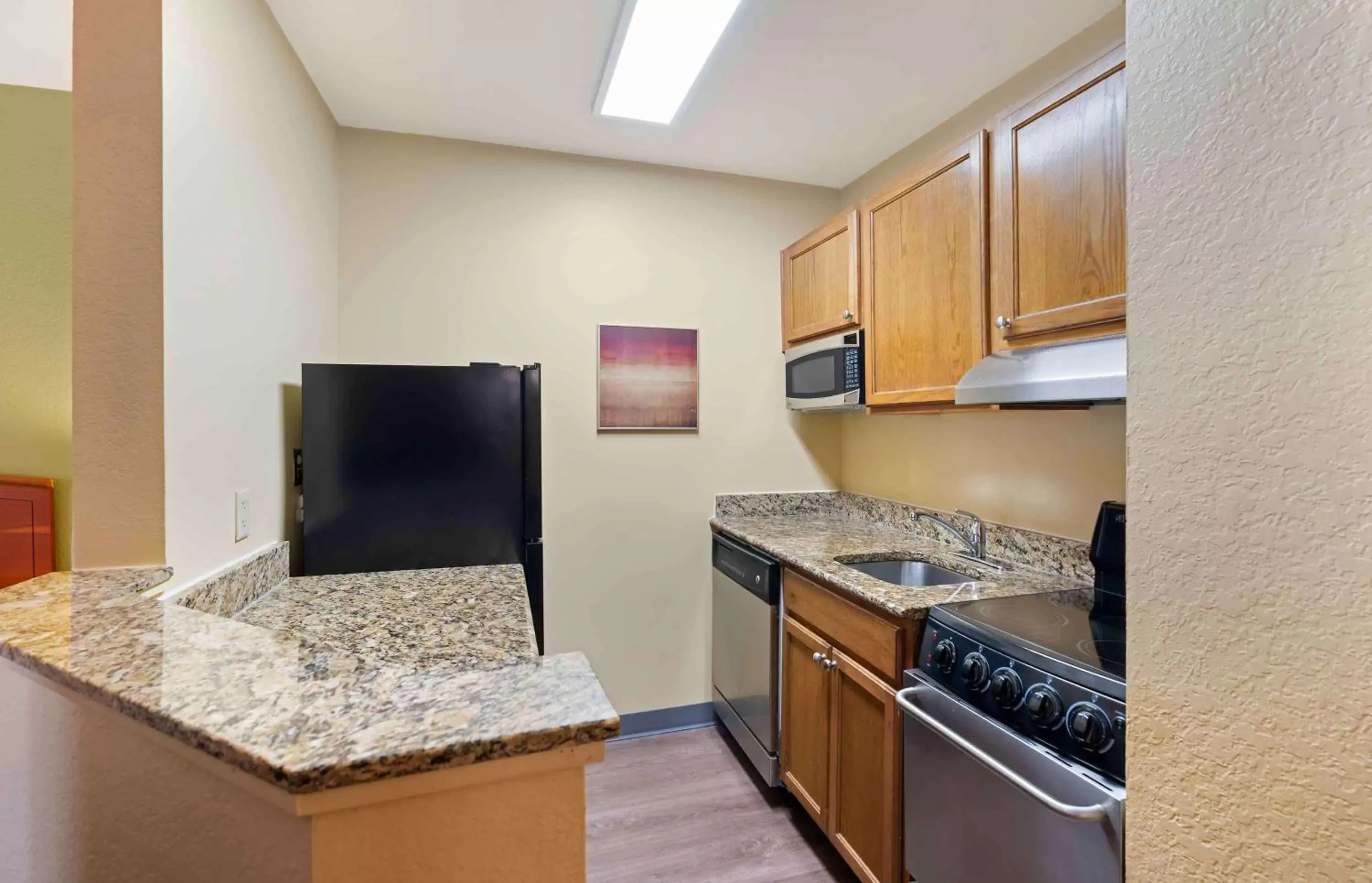 Bedroom, Kitchen/Kitchenette in Extended Stay America Suites - Virginia Beach