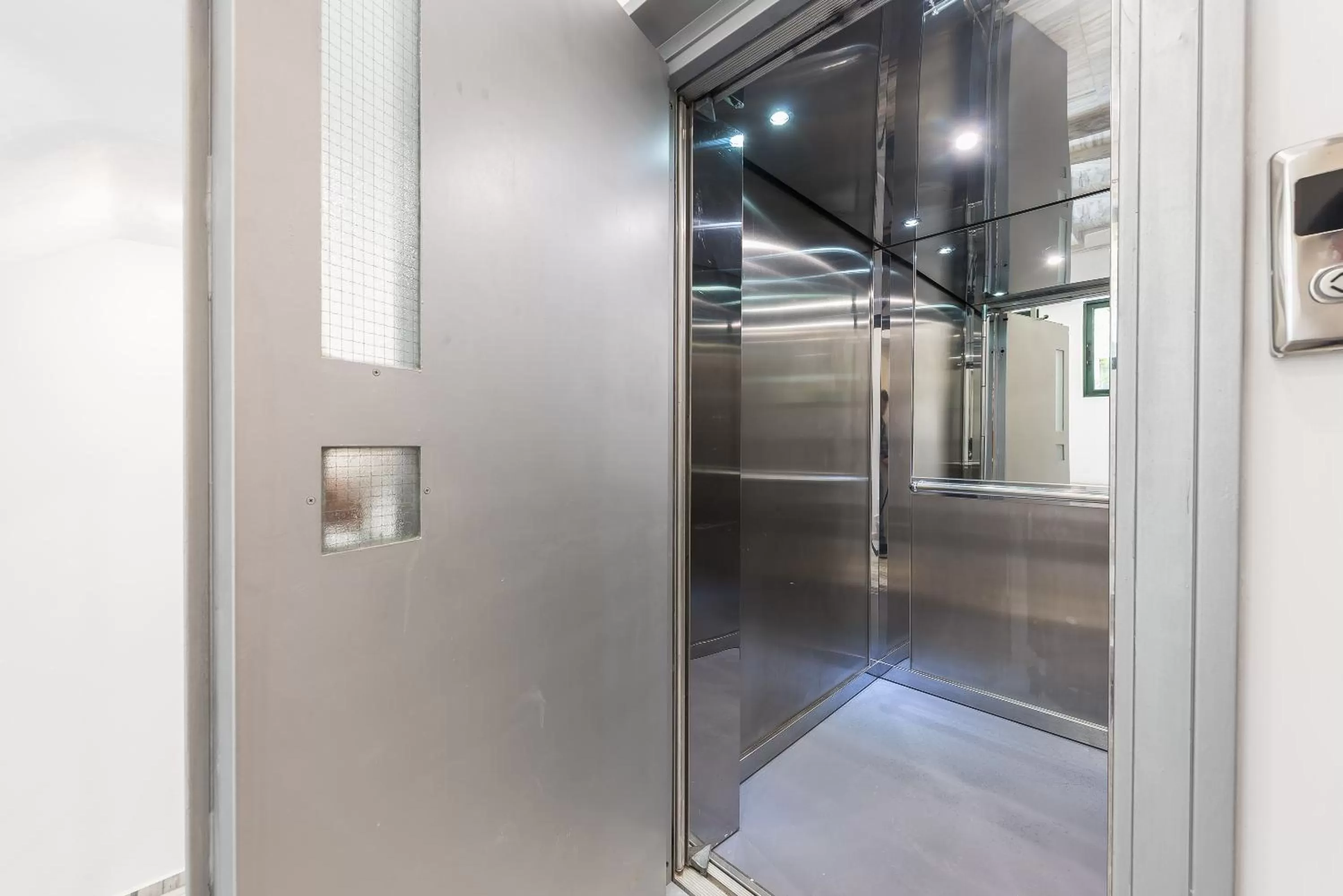 Property building in Athens Lights