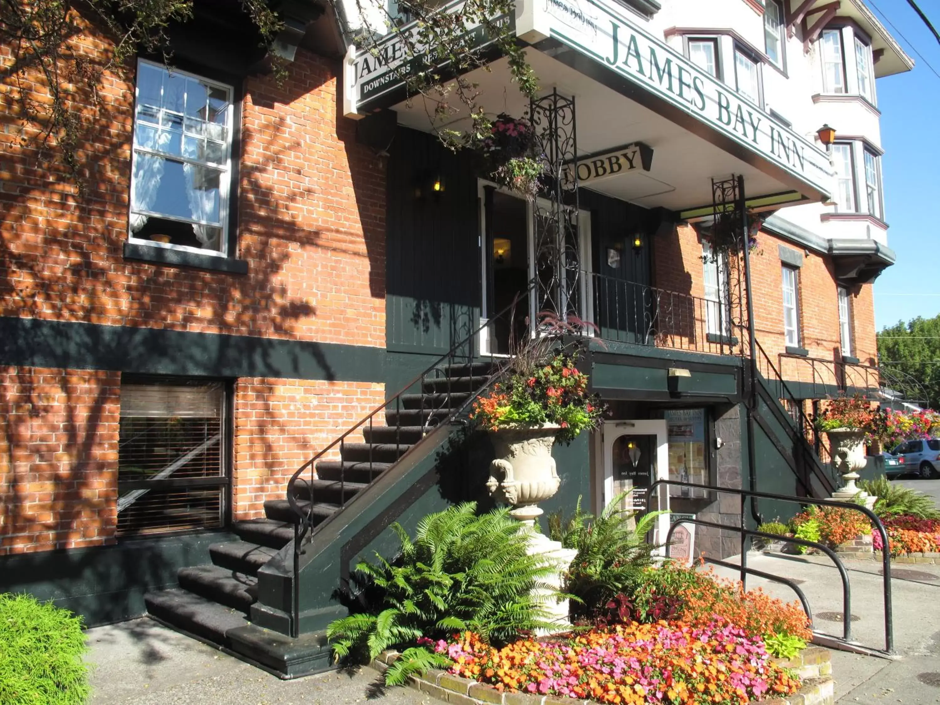 Facade/entrance, Property Building in James Bay Inn Hotel, Suites & Cottage