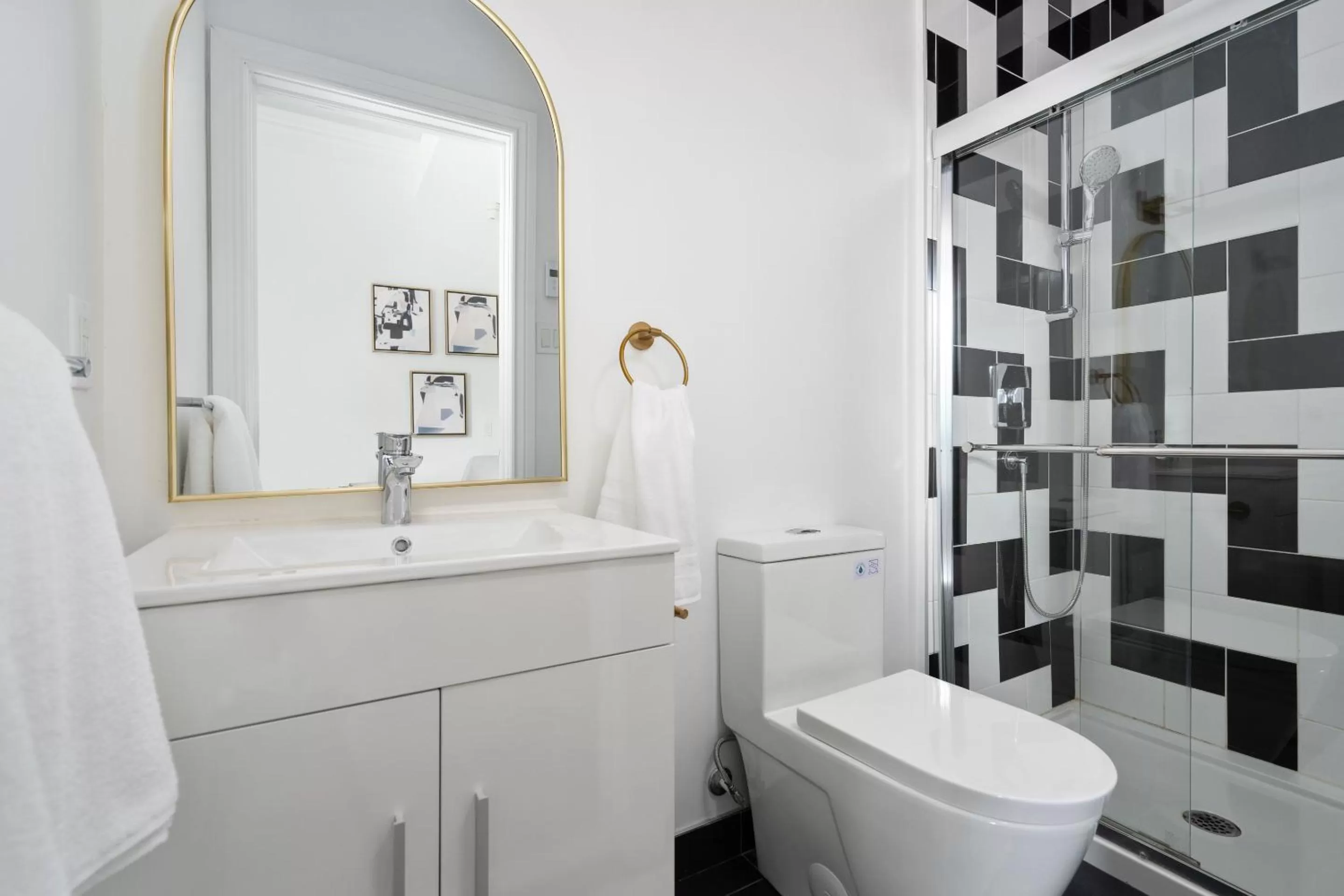 Bathroom in Le Penfield Par Nomade MTL