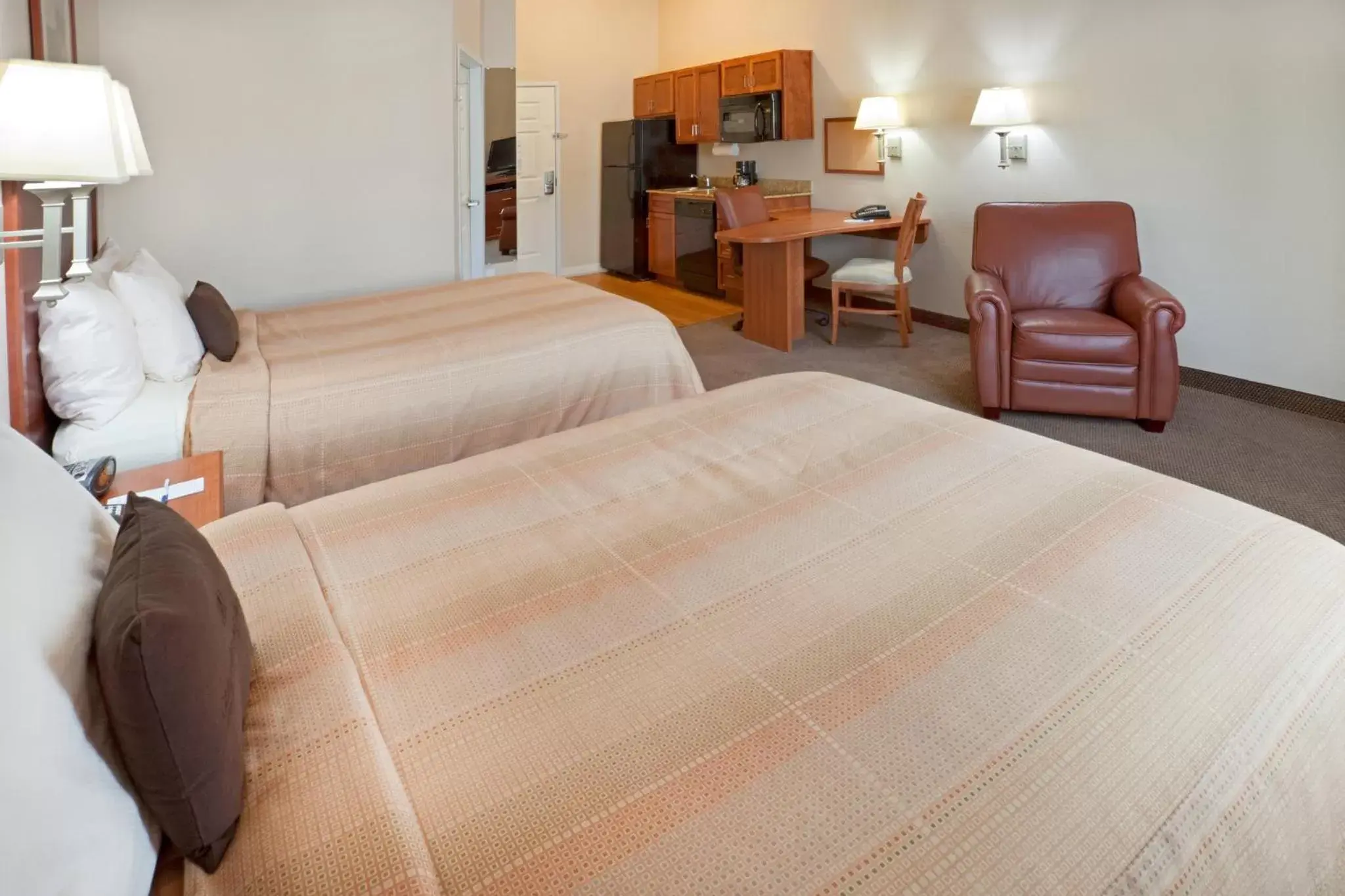 Photo of the whole room, Bed in Candlewood Suites Mount Pleasant, an IHG Hotel