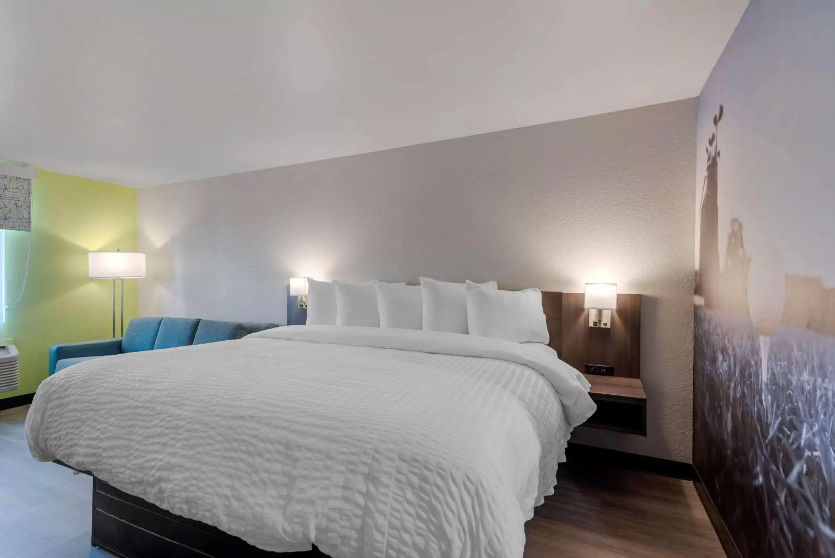 Photo of the whole room, Bed in Clarion Pointe McDonough Photo of the whole room, Bed in Clarion Pointe McDonough