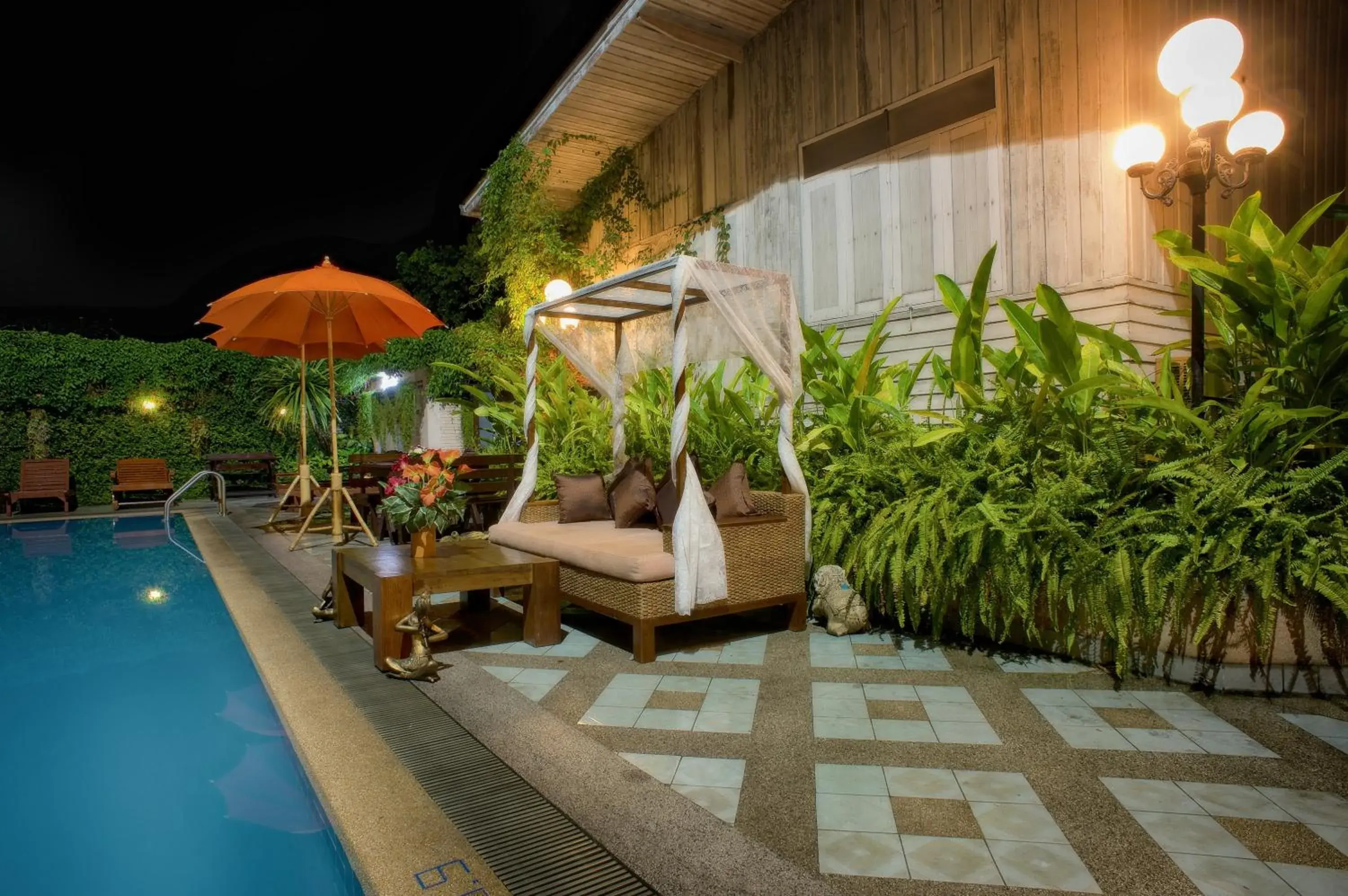 Swimming Pool in Chiangmai Gate Hotel