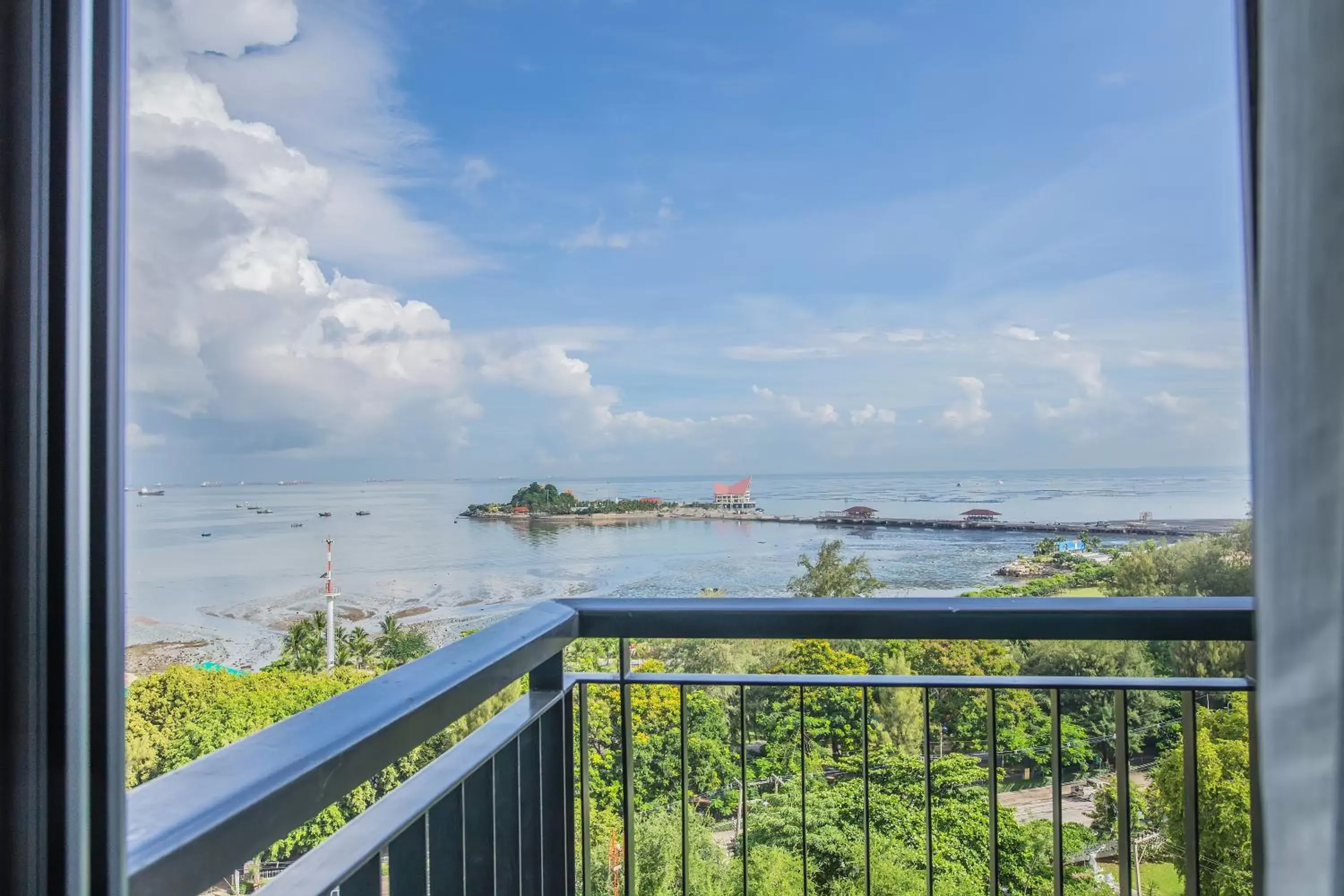 Sea view, Balcony/Terrace in Oakwood Hotel & Residence Sriracha - SHA Extra Plus