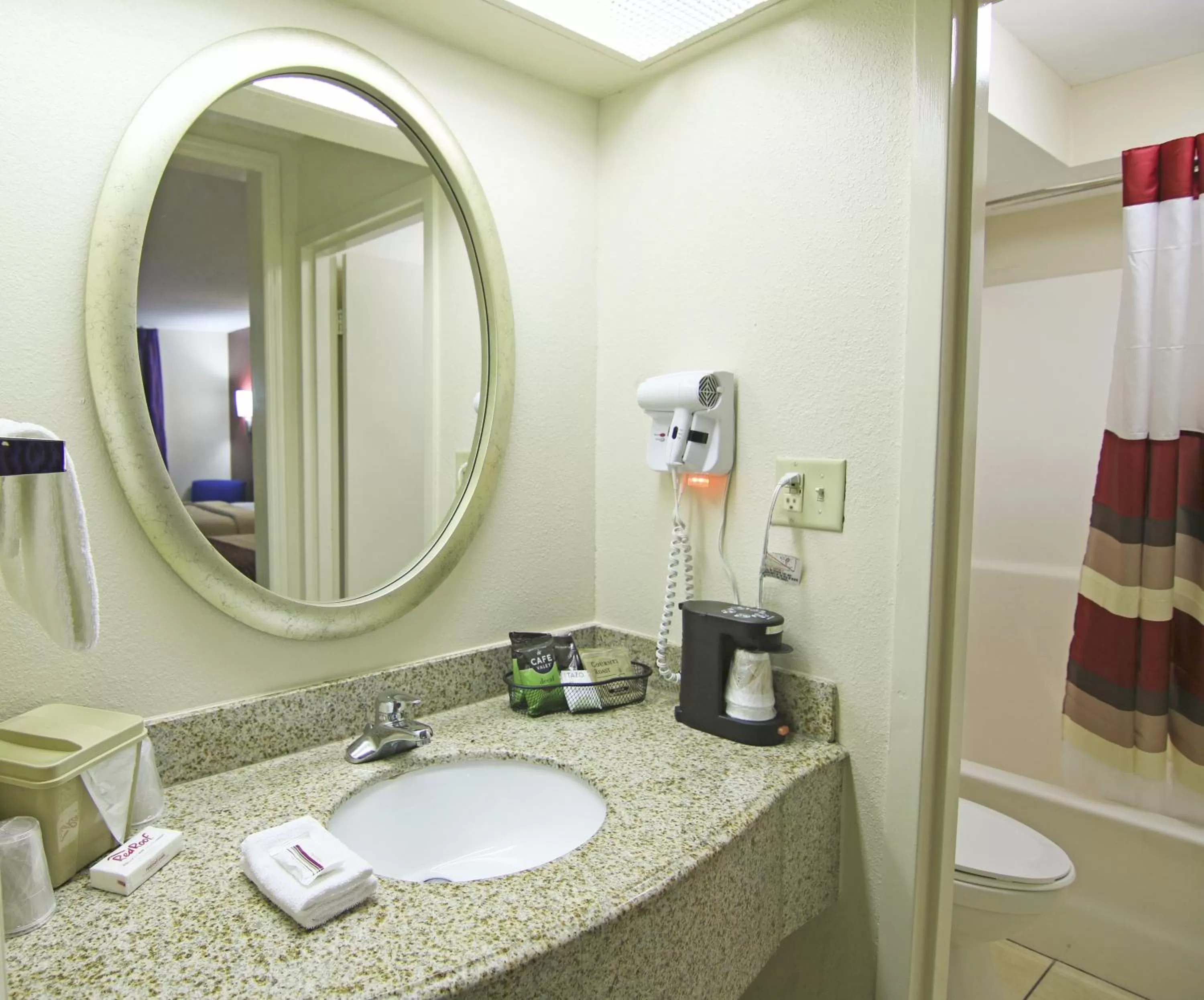 Bathroom in Red Roof Inn Somerset, KY