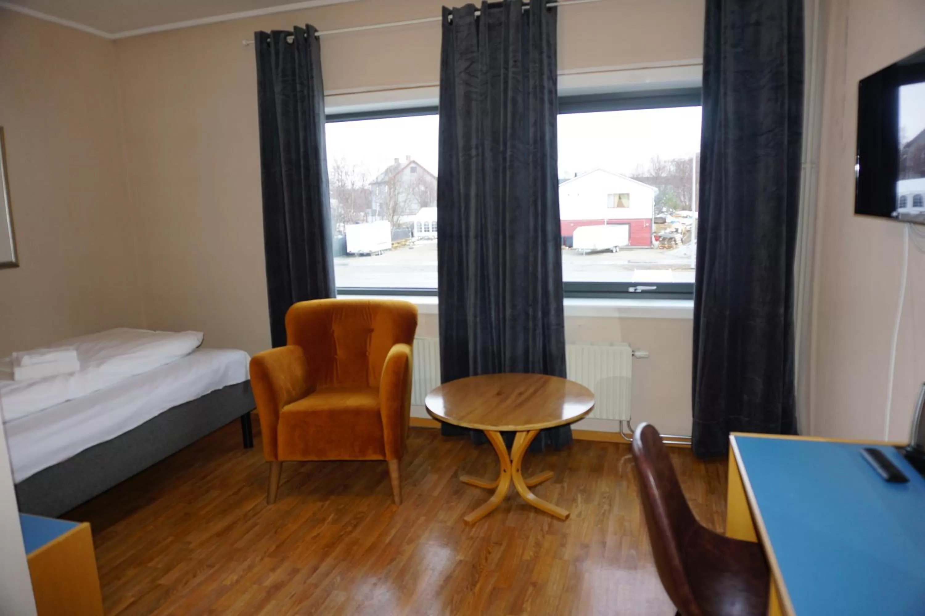 Photo of the whole room, Bed in Verdde Hotel Lakselv