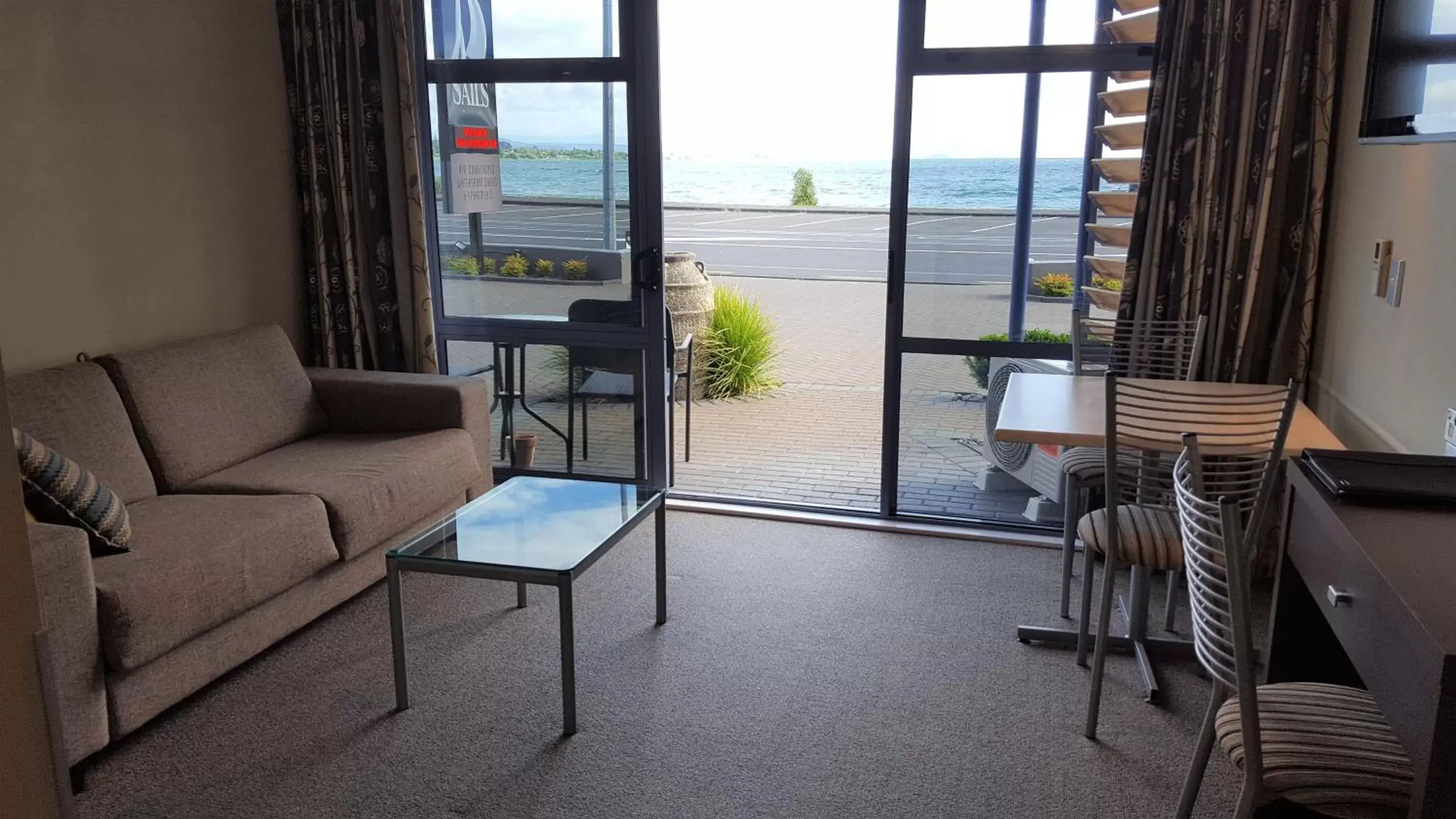 One-Bedroom Suite with Lake View in Sails on the Lake One-Bedroom Suite with Lake View in Sails on the Lake