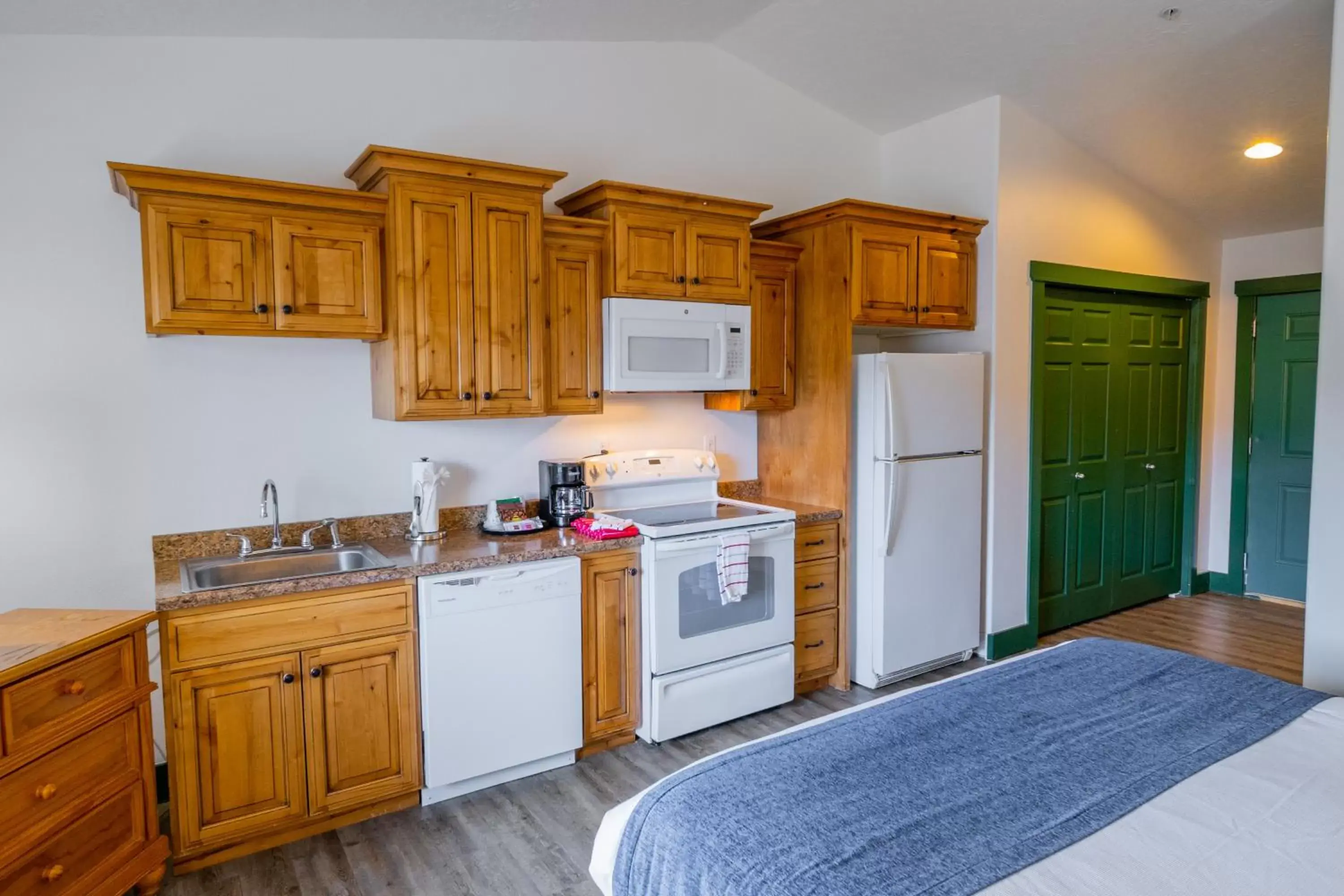 Kitchen/Kitchenette in Teton Valley Motel