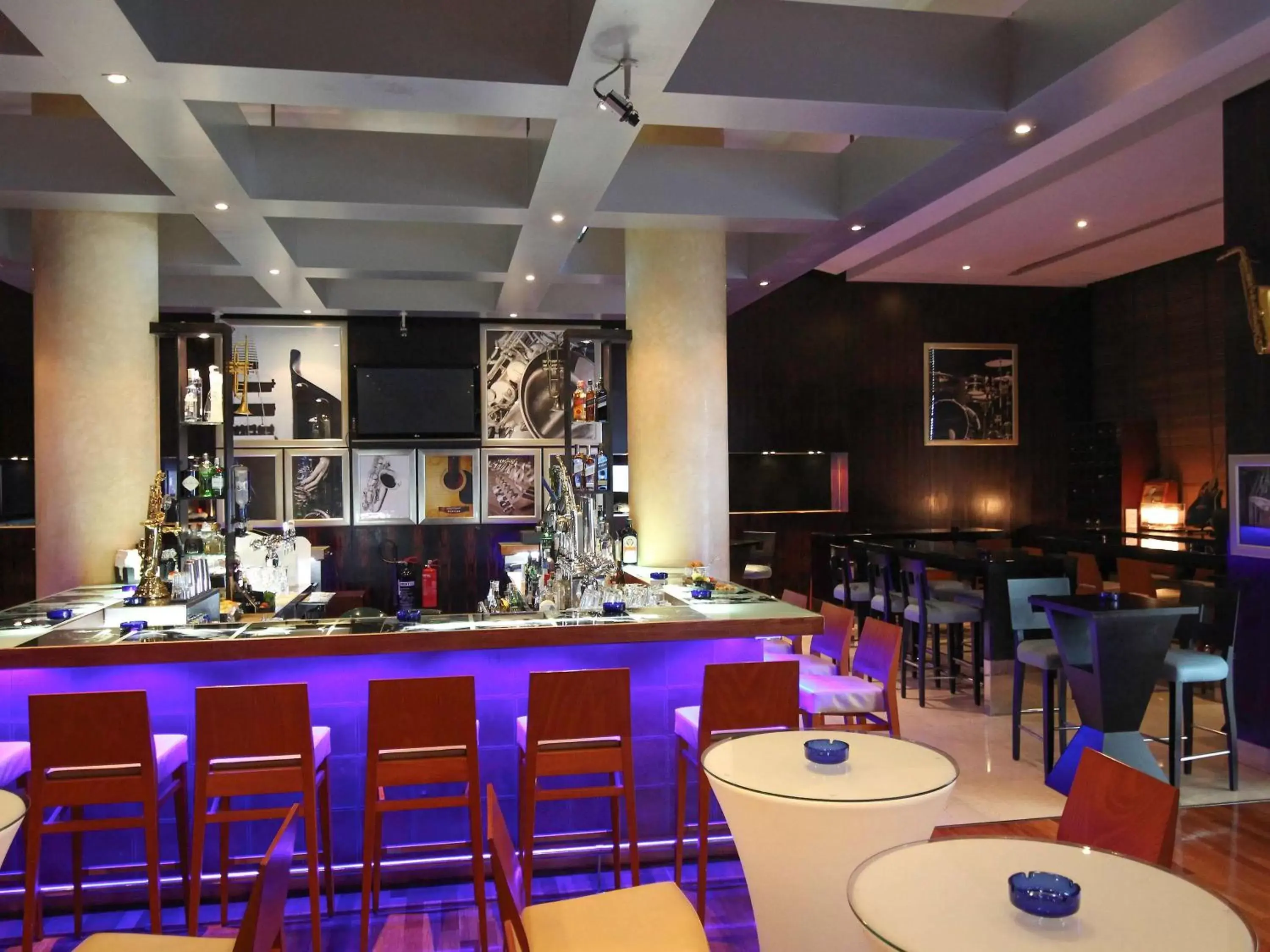 Lounge or bar, Restaurant/Places to Eat in Novotel World Trade Centre Dubai