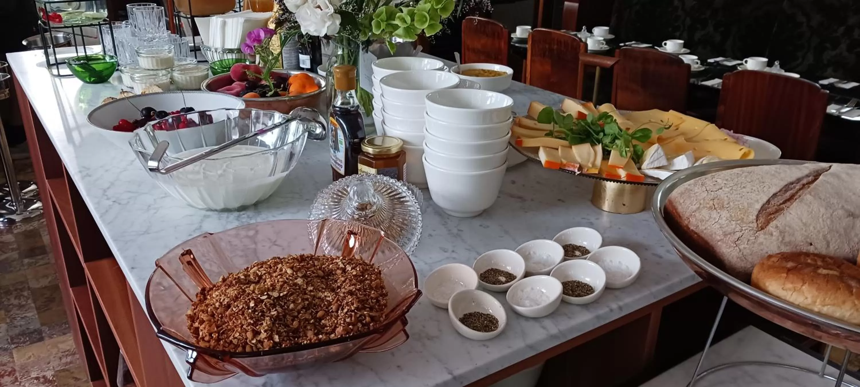 Breakfast in Hotel Du Parc