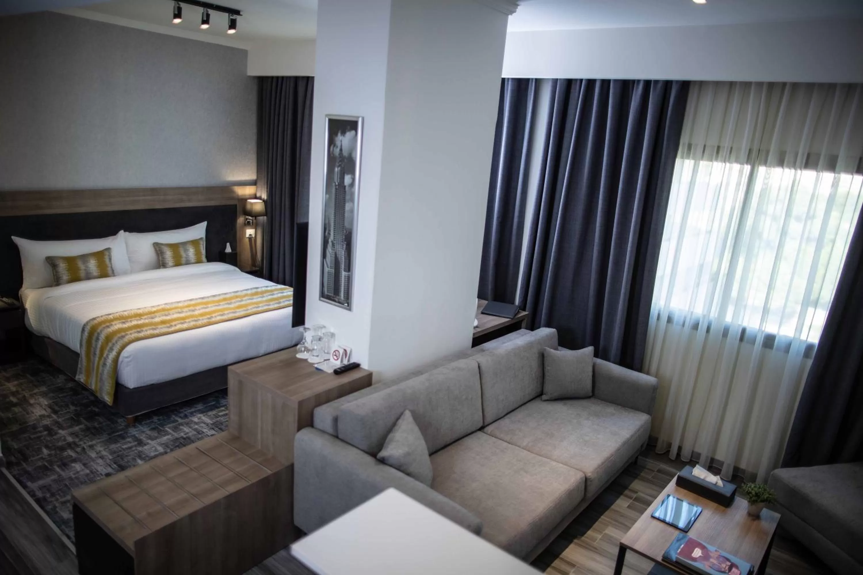 Living room, Bed in Hotel De Ville