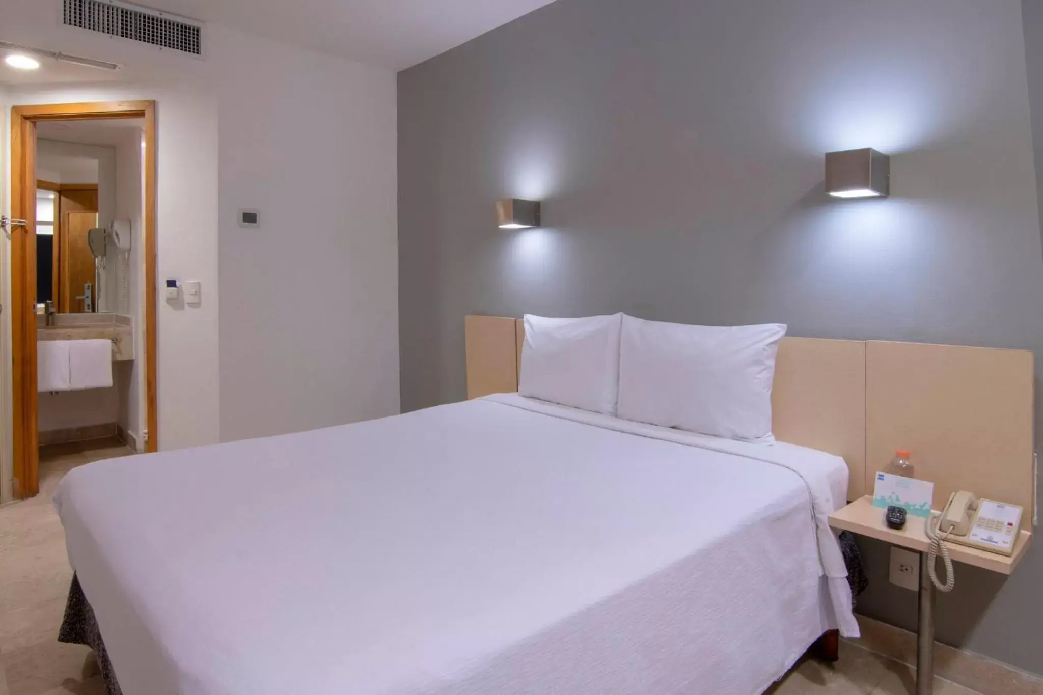 Bedroom, Bed in One Coatzacoalcos Forum