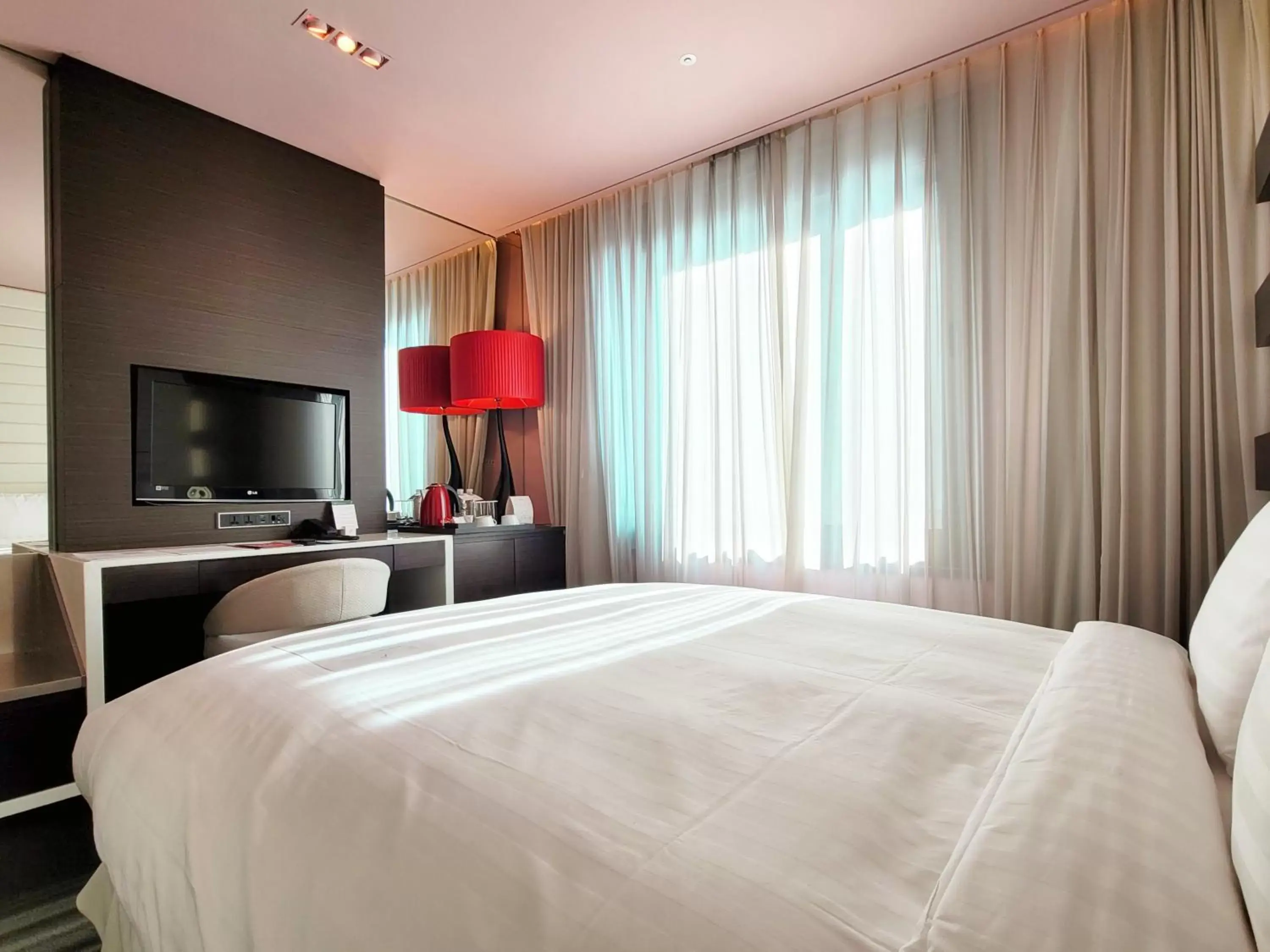 Bedroom, Bed in THE PLAZA Seoul, Autograph Collection
