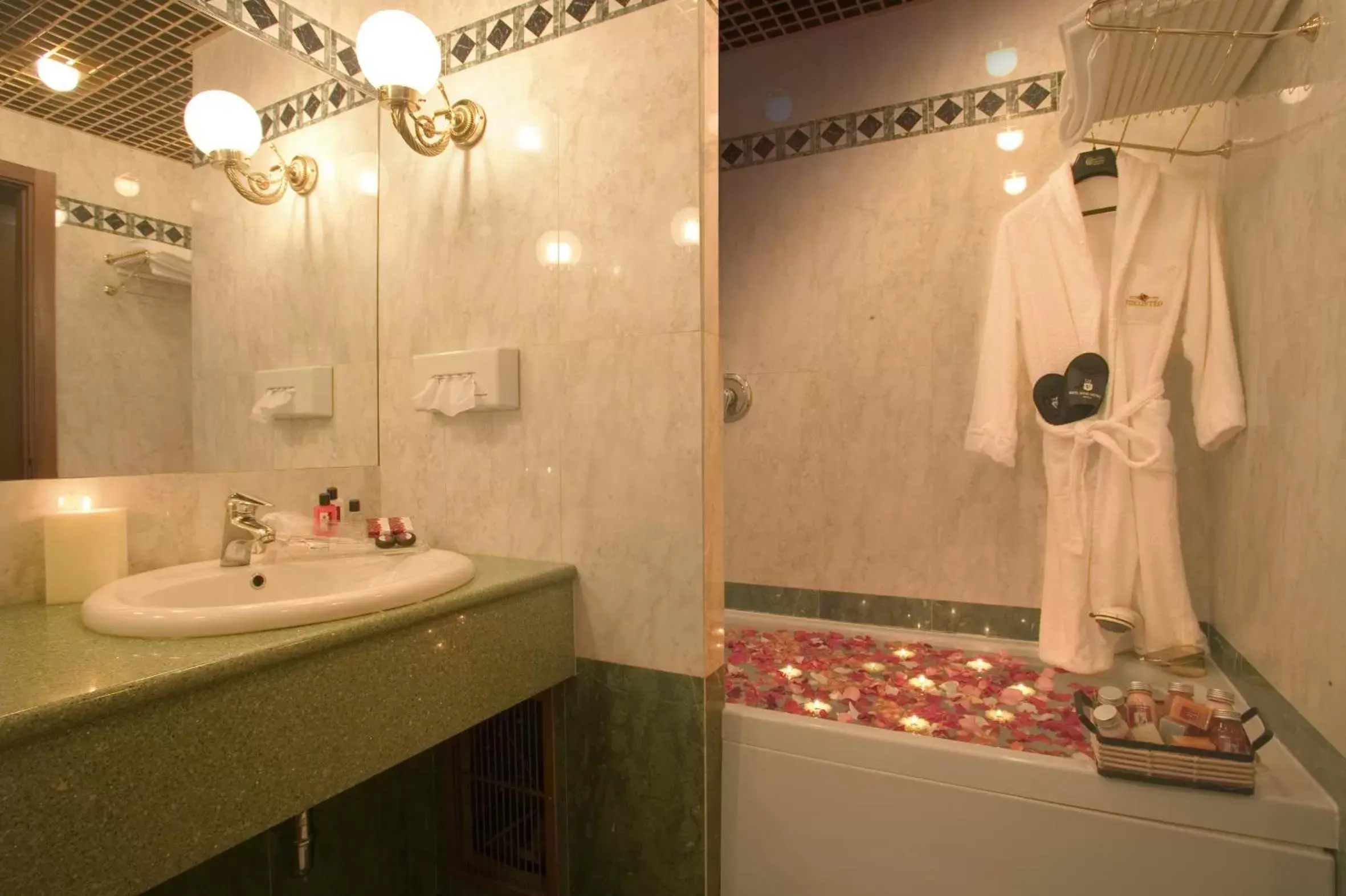 Bathroom in Hotel Motel Visconteo