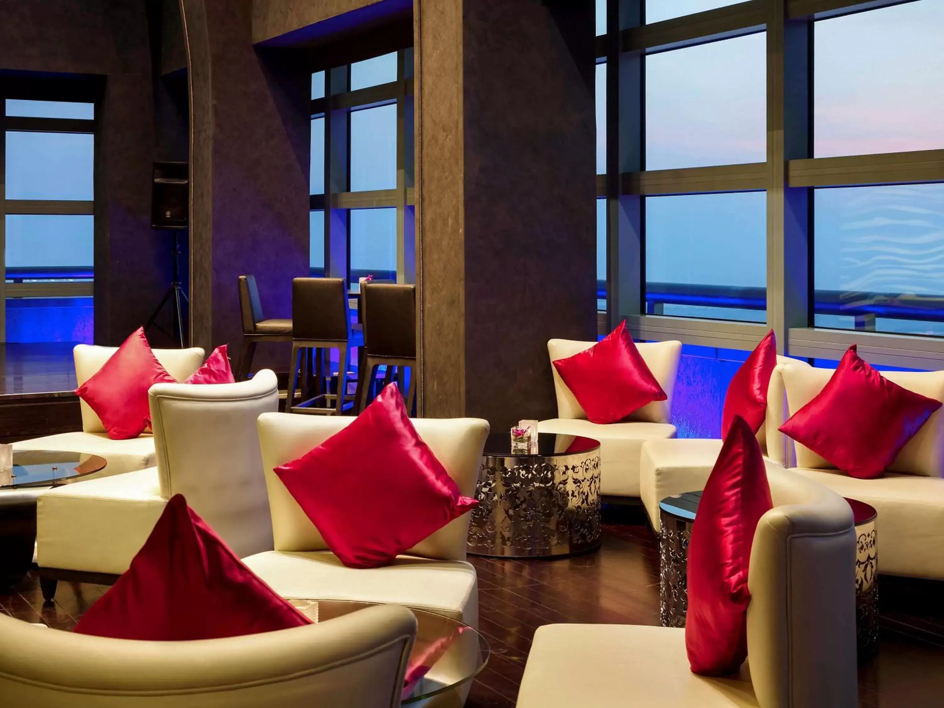 Lounge or bar, Restaurant/Places to Eat in Sofitel Abu Dhabi Corniche