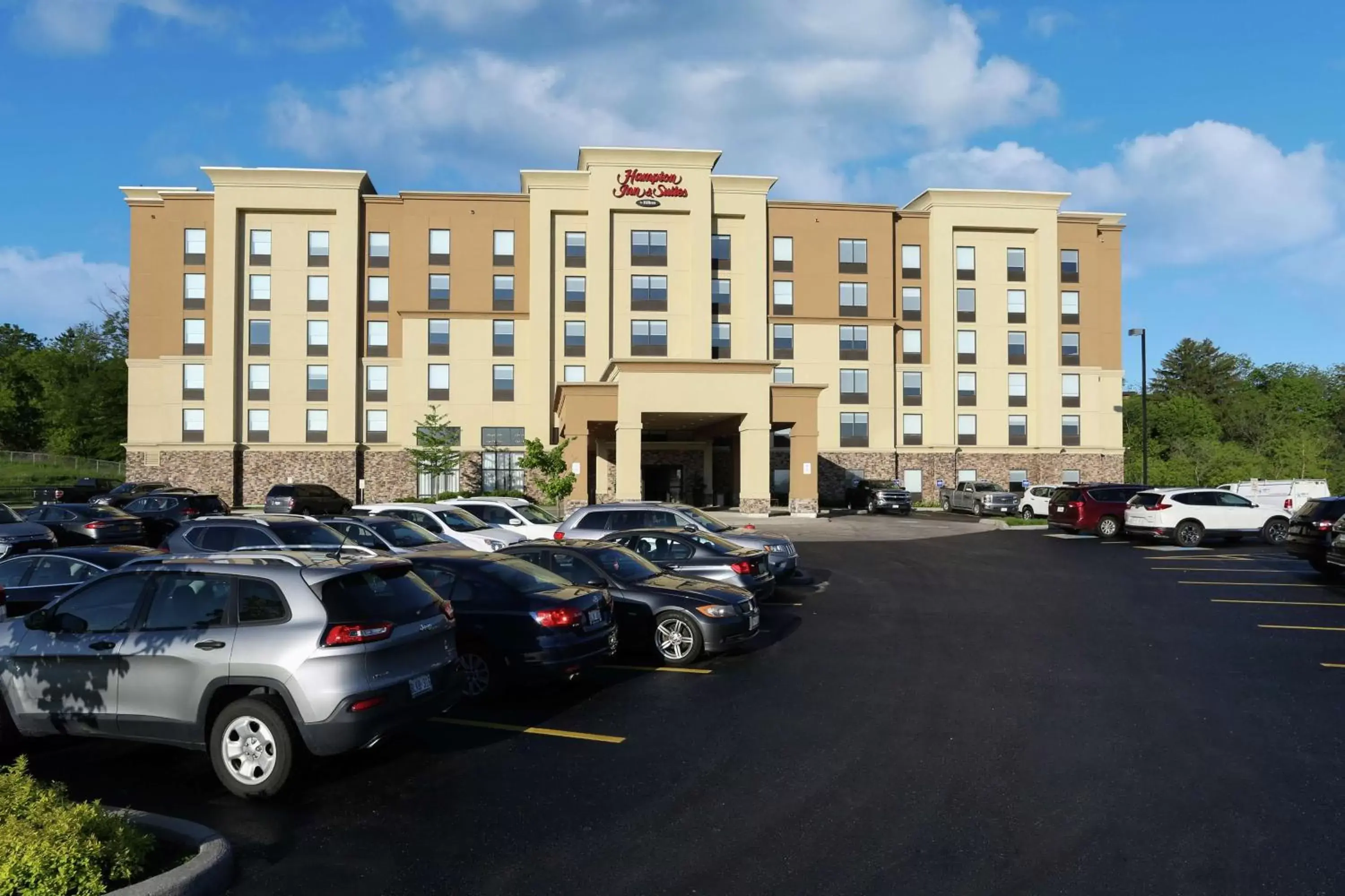 Property building in Hampton Inn & Suites by Hilton Barrie Property building in Hampton Inn & Suites by Hilton Barrie