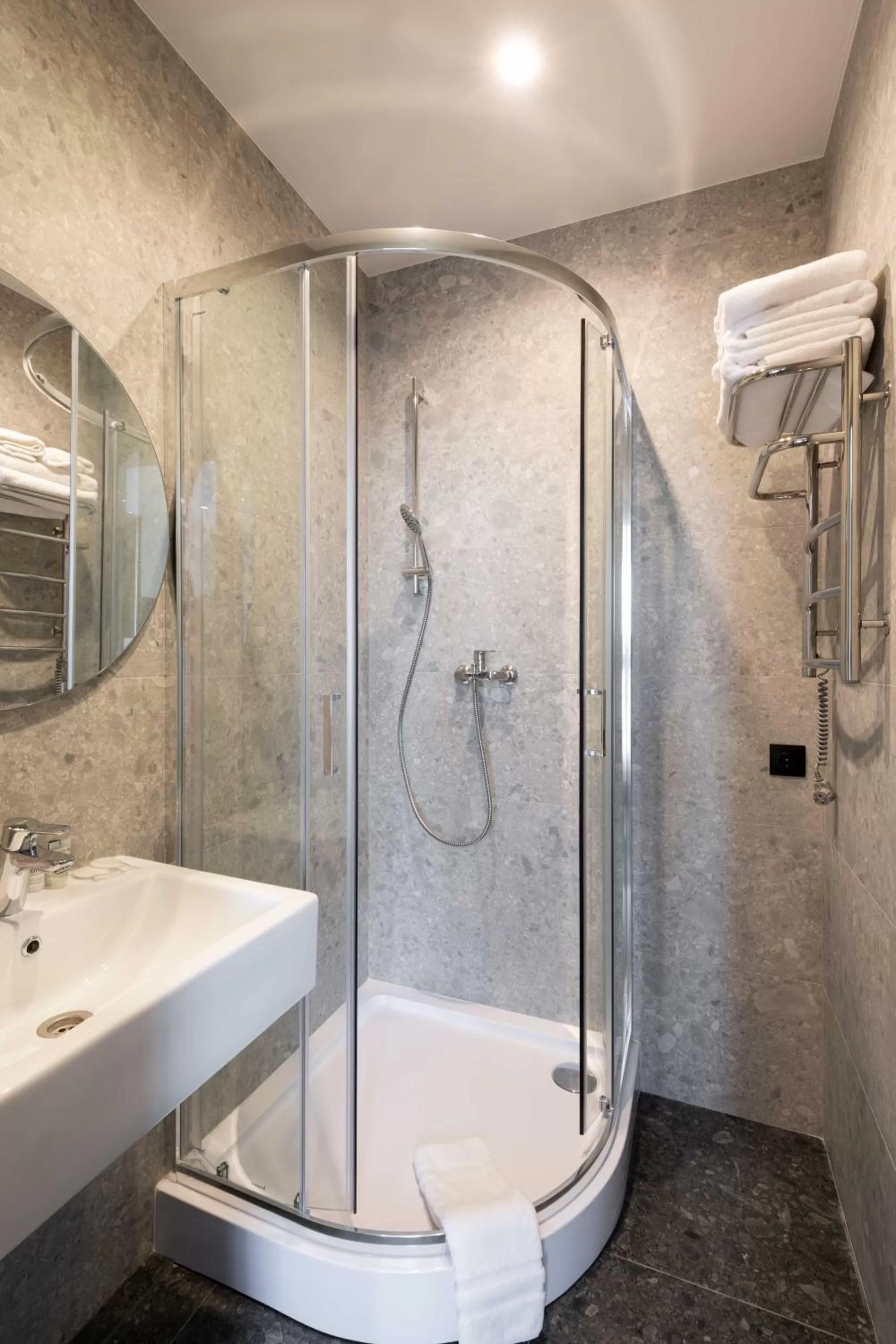 Shower, Bathroom in Be The One Hotel