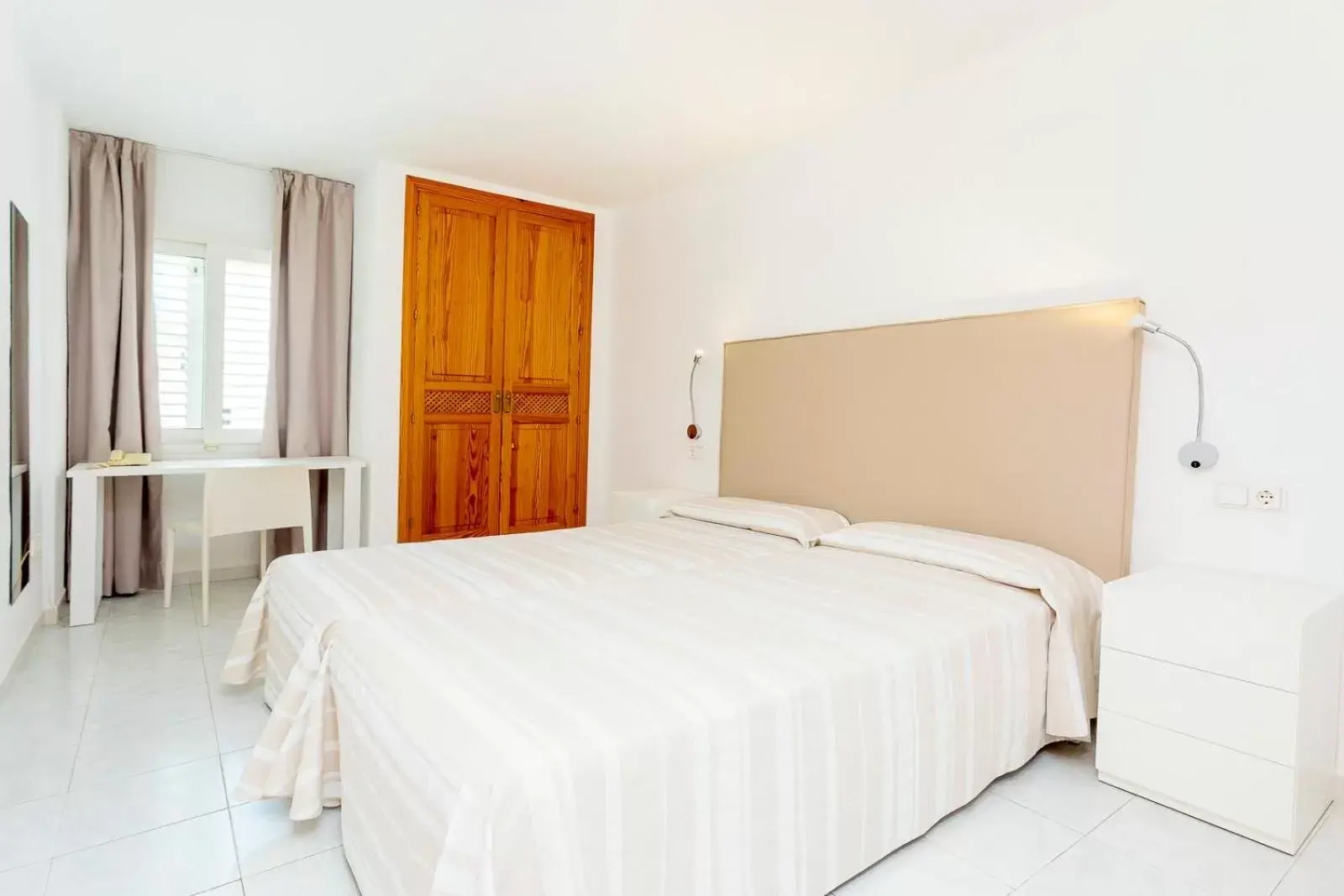Bedroom, Bed in Aparthotel Duquesa Playa