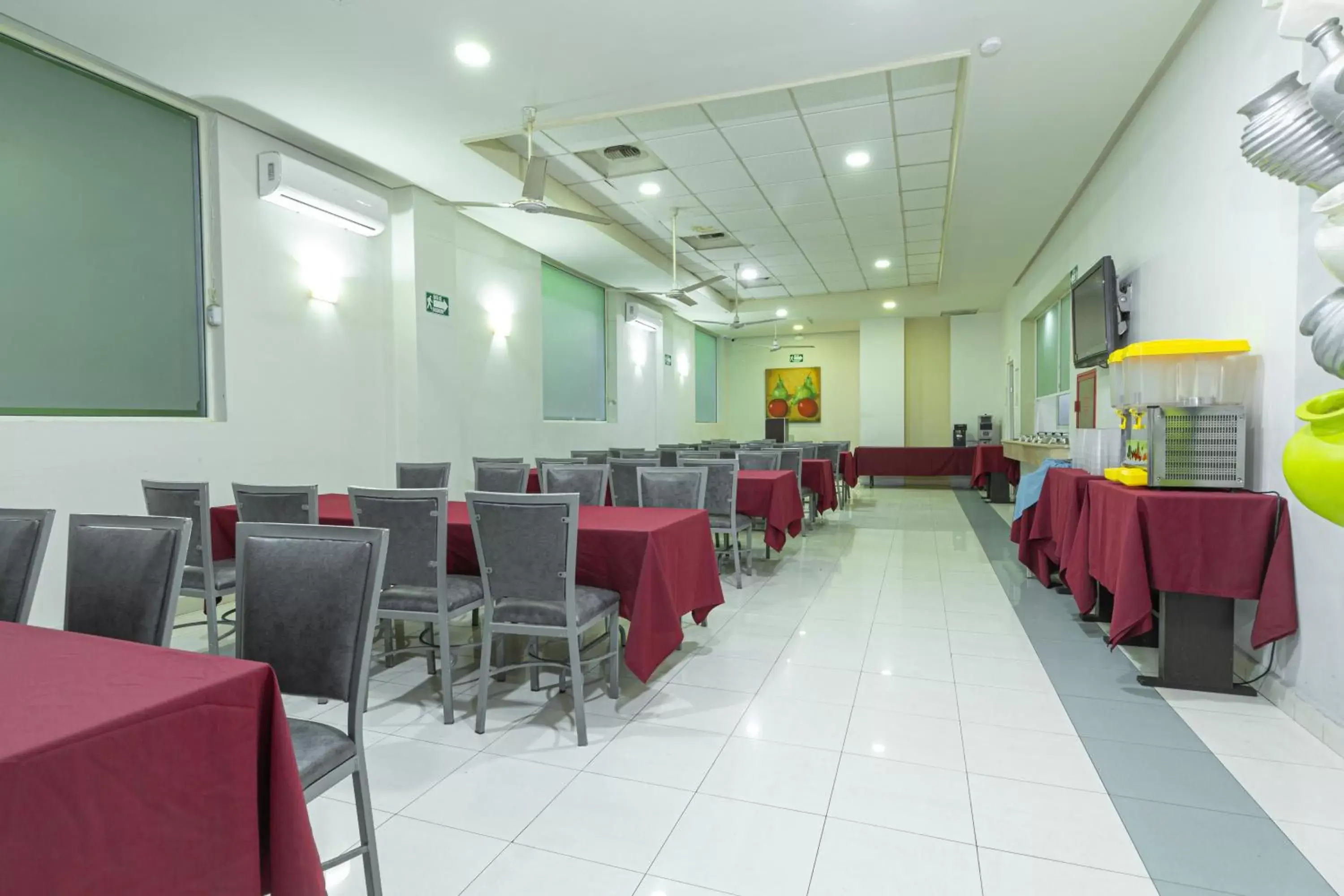 Restaurant/places to eat in Hotel Plaza del Arco Express Restaurant/places to eat in Hotel Plaza del Arco Express