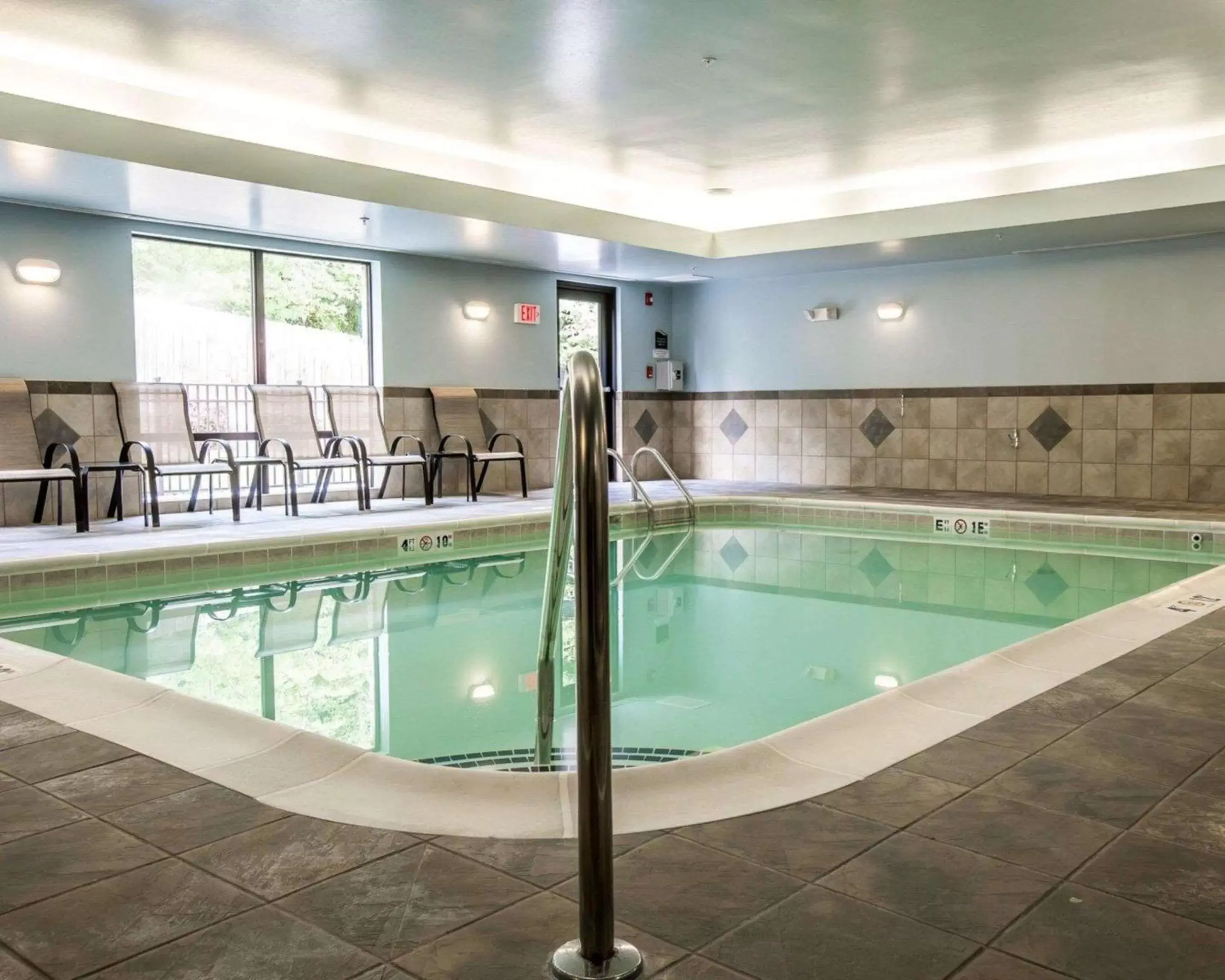 On site, Swimming Pool in Comfort Suites Whitsett