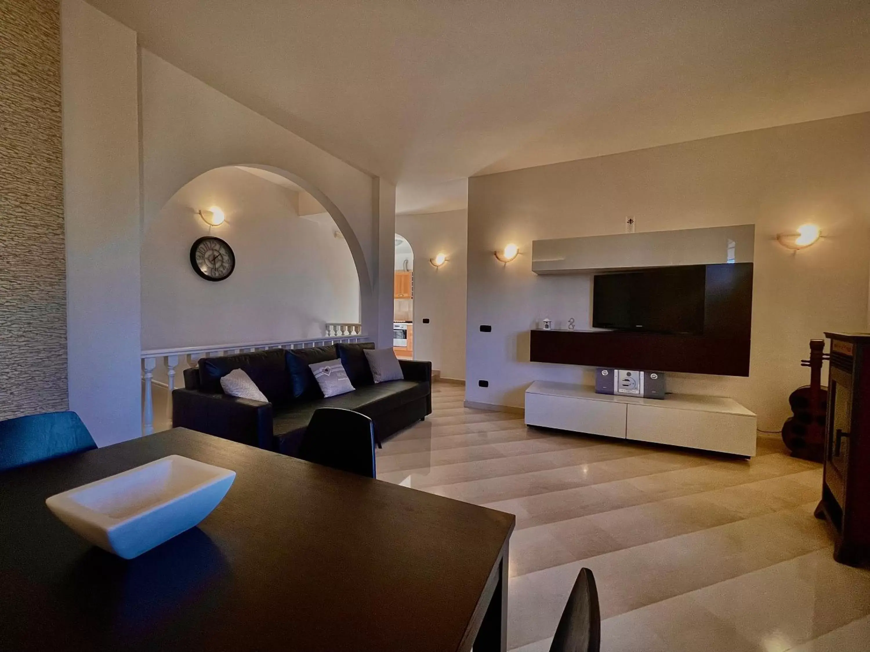 TV and multimedia, Seating Area in Villa Pignatelli