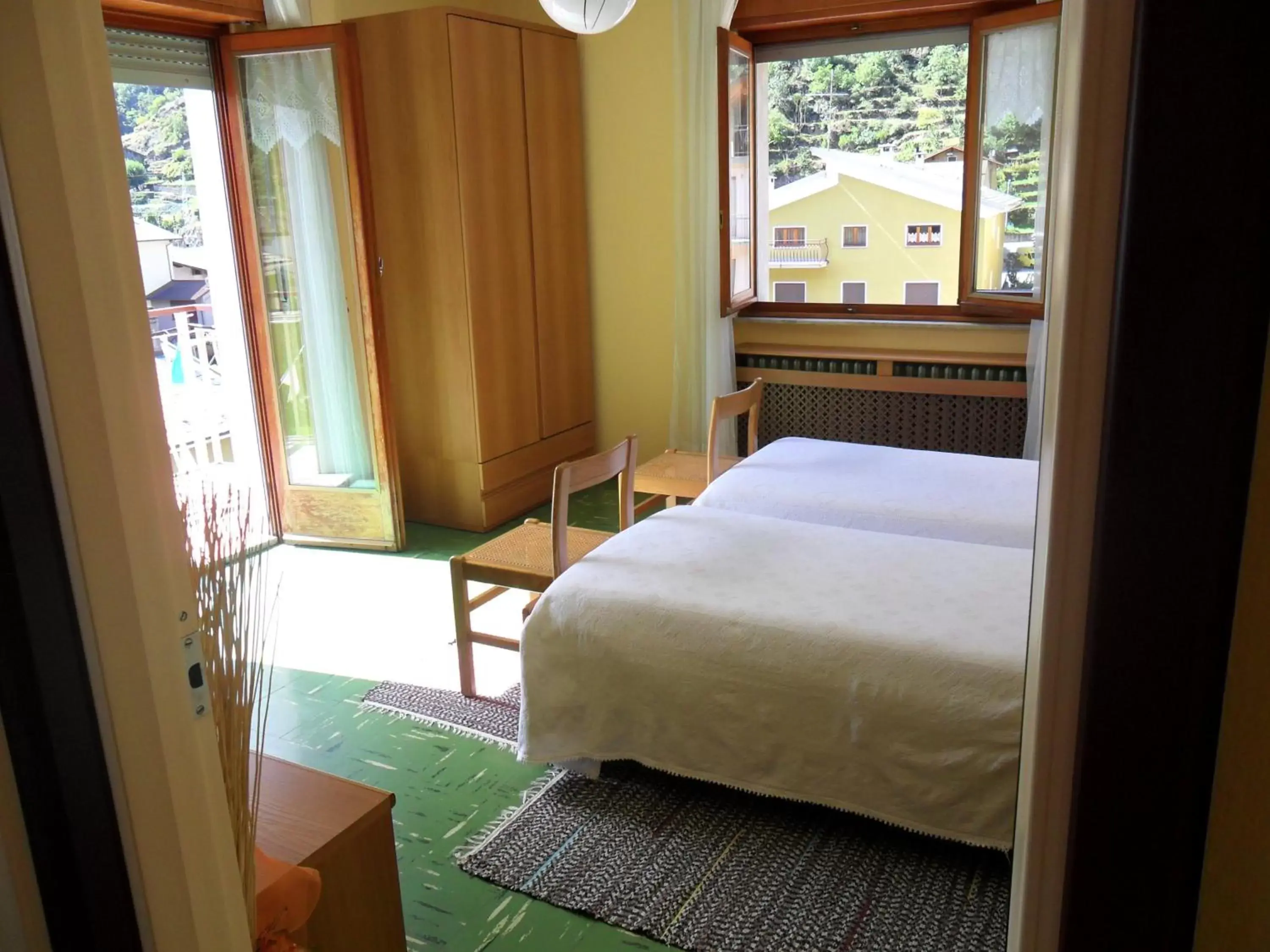 Balcony/Terrace, Bed in Albergo Motel Dosdè