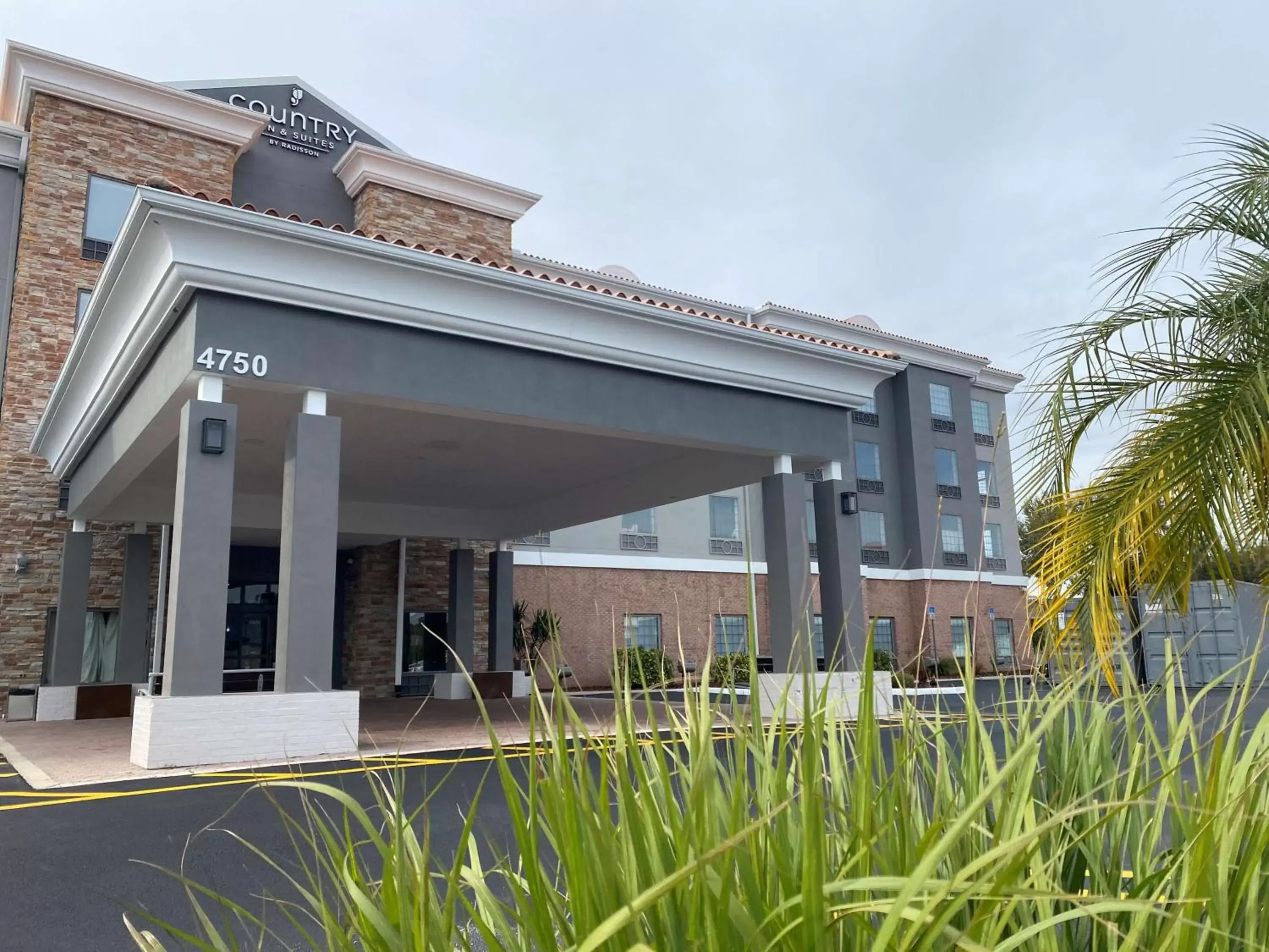 Property building in Country Inn & Suites by Radisson, Tampa RJ Stadium