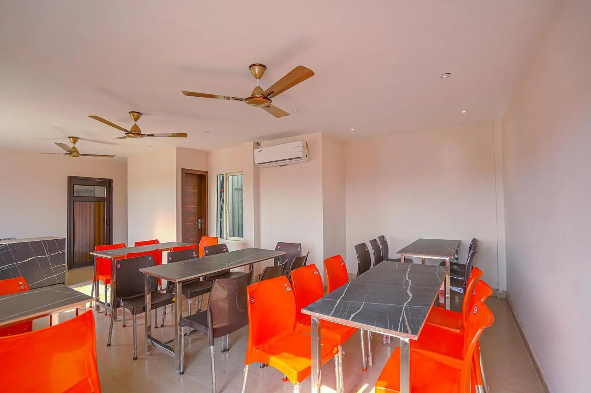 Restaurant/places to eat in FabHotel Prime Empire Restaurant/places to eat in FabHotel Prime Empire